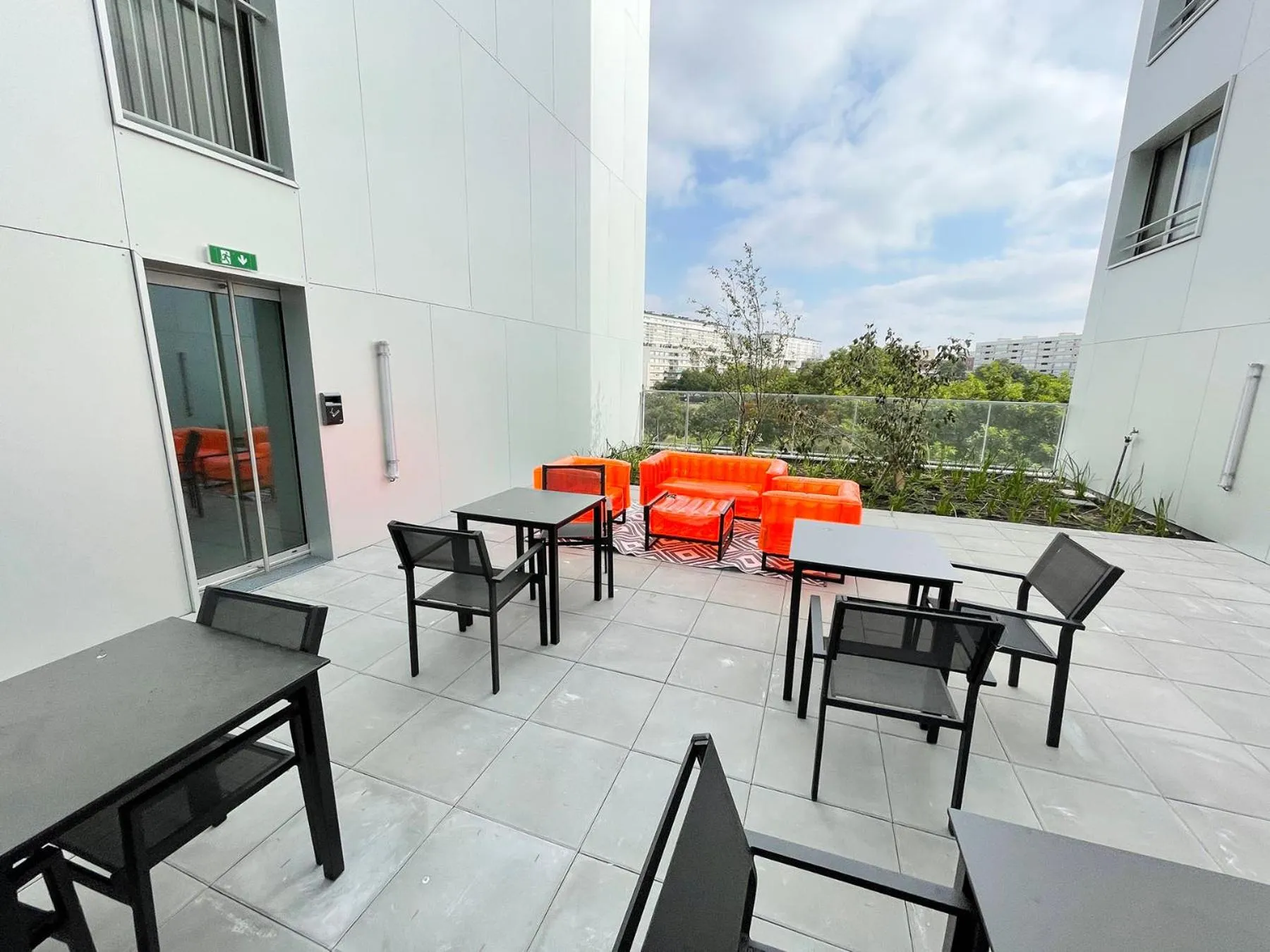 Balcony/Terrace in Twenty Business Flats Asnières-sur-Seine