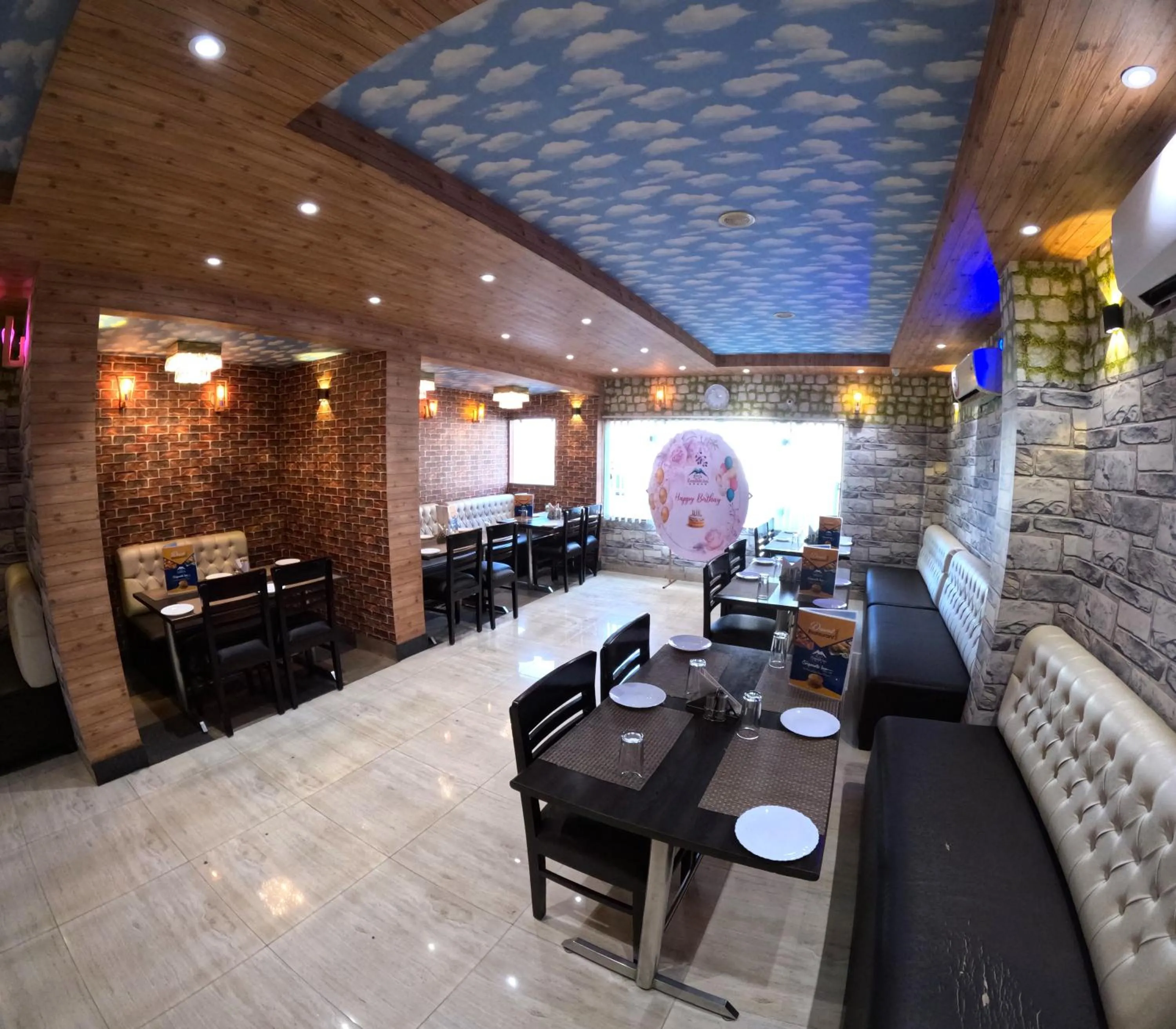 Restaurant/places to eat in Hotel Grand Corporate