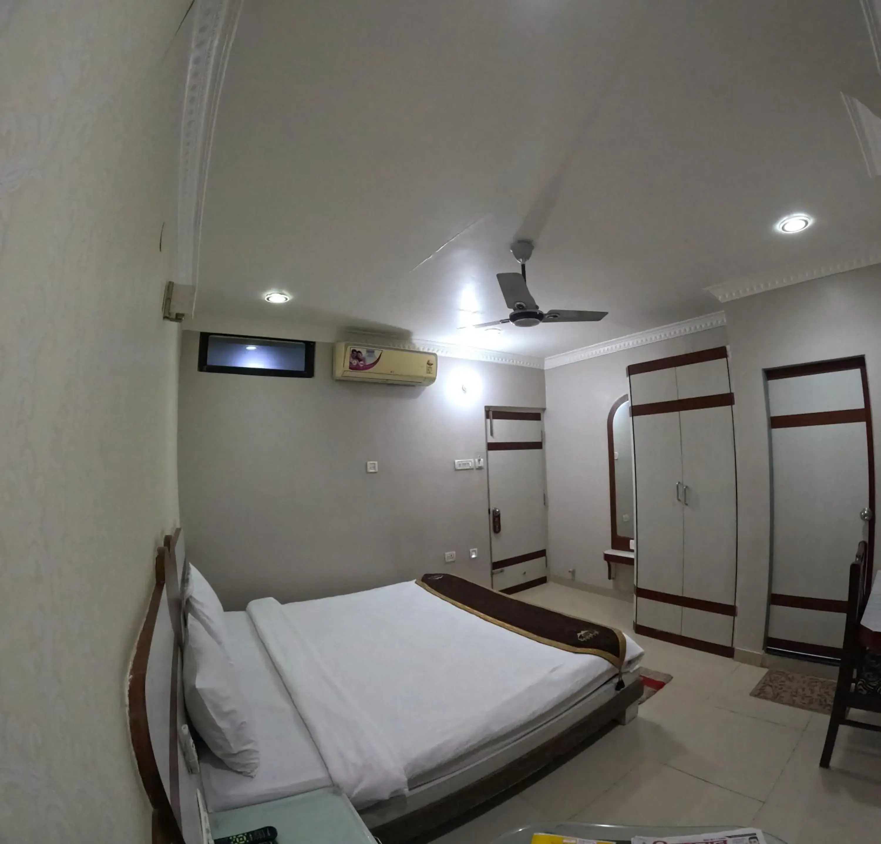 Property building, Bed in Hotel Corporate Inn, Patna Property building, Bed in Hotel Corporate Inn, Patna