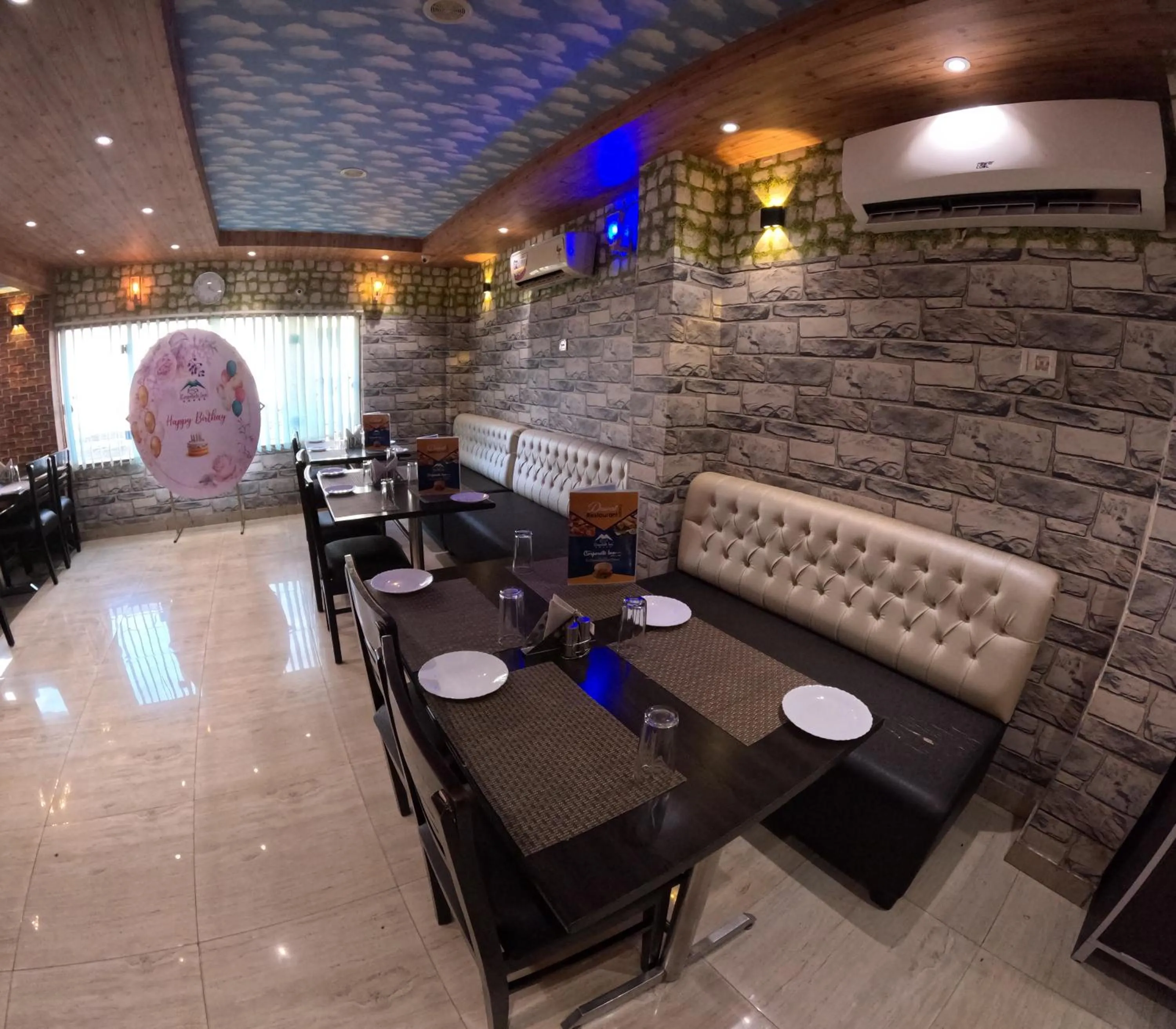 Restaurant/places to eat in Hotel Grand Corporate