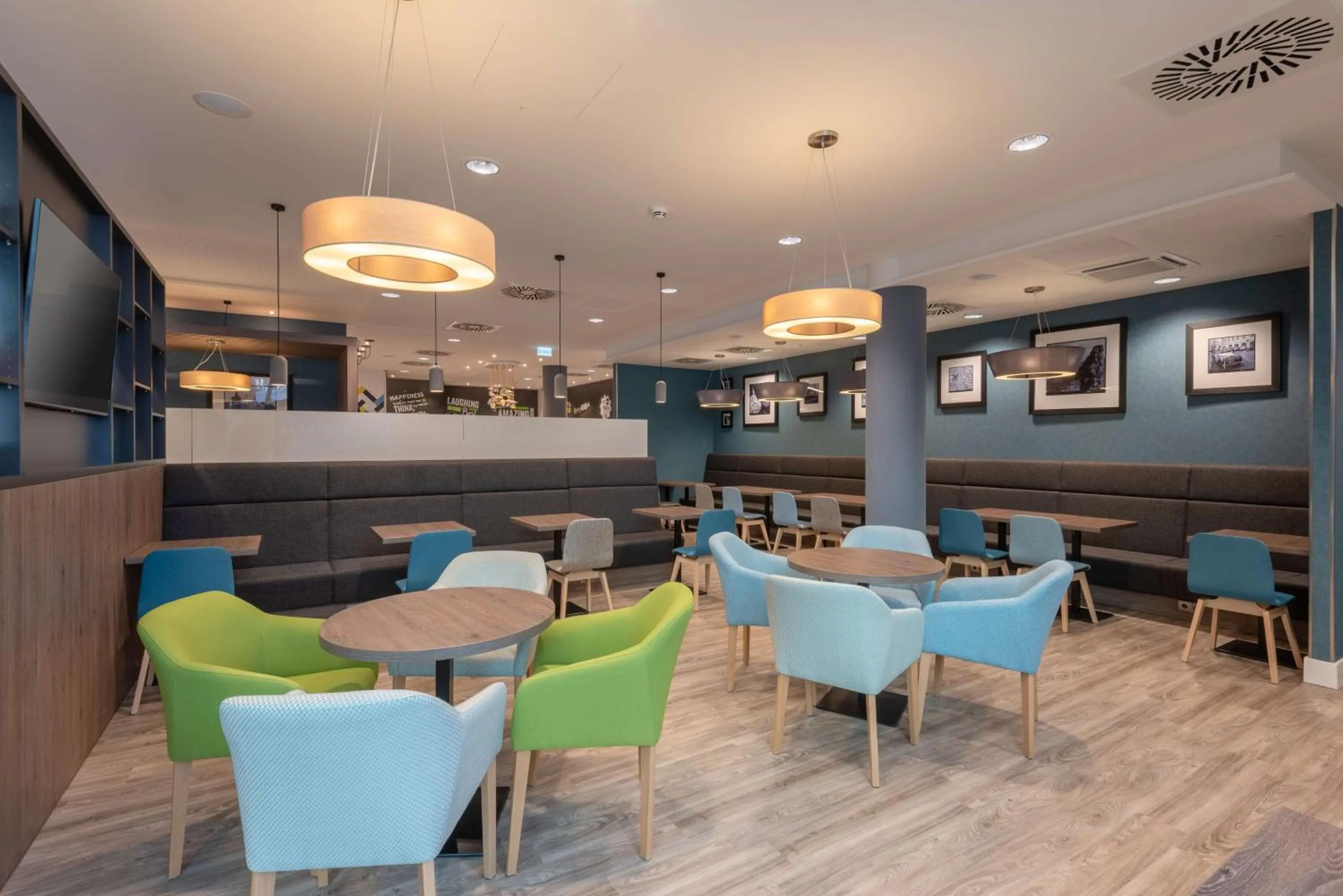 Restaurant/places to eat in Hampton by Hilton Düsseldorf City Centre