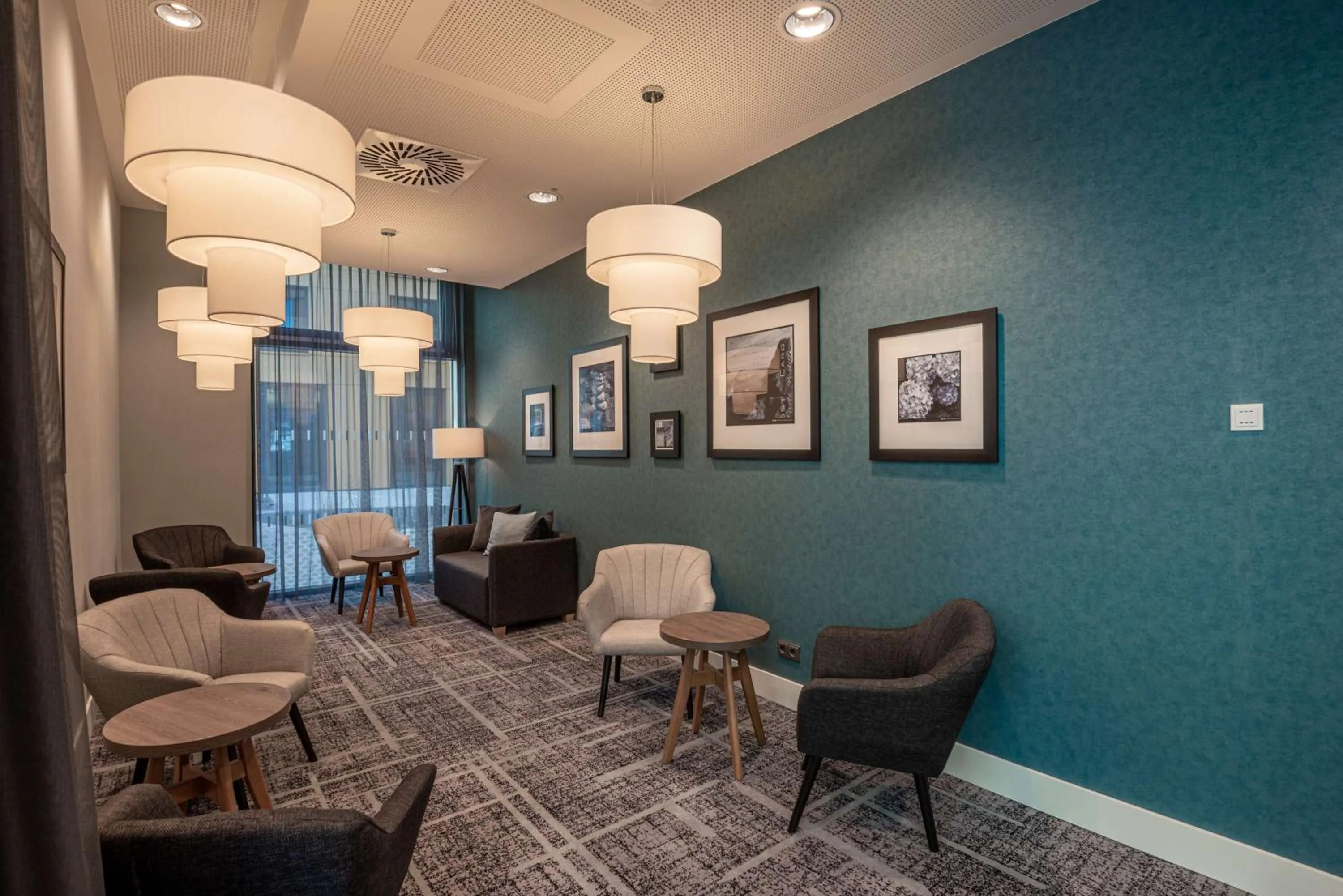 Lobby or reception in Hampton by Hilton Düsseldorf City Centre