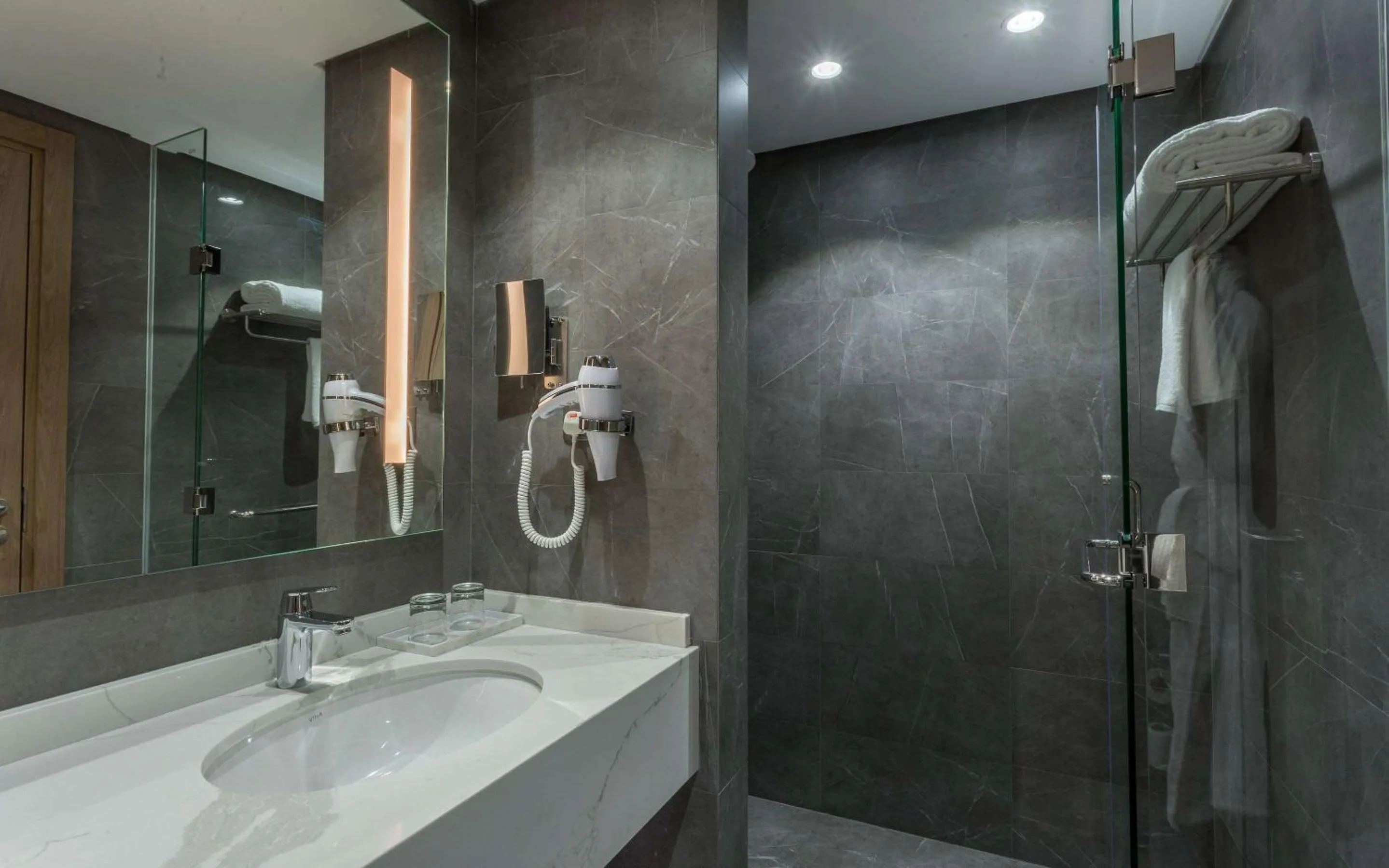 Bedroom in Clarion Hotel Jeddah Airport