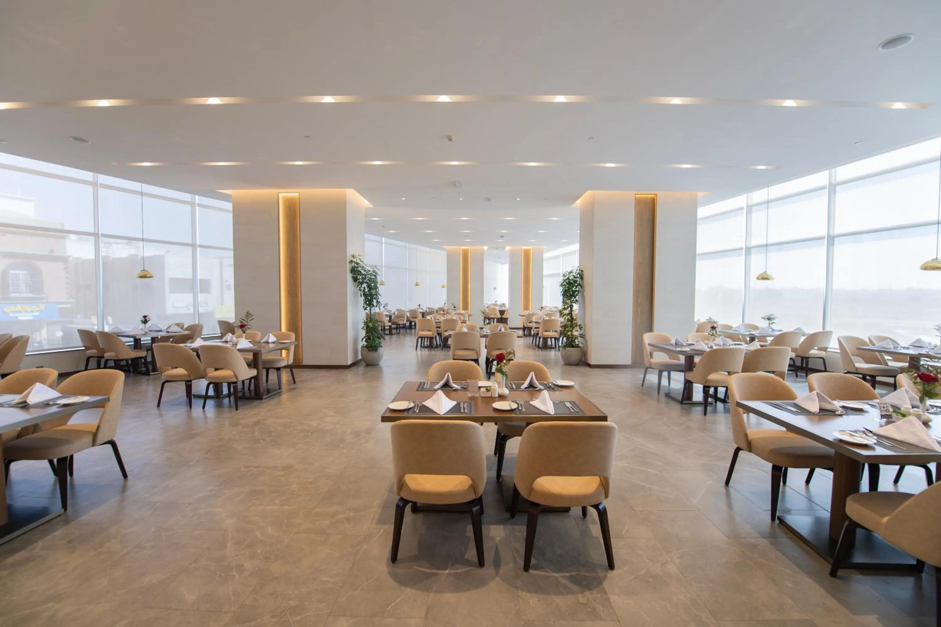 Restaurant/places to eat in Clarion Hotel Jeddah Airport