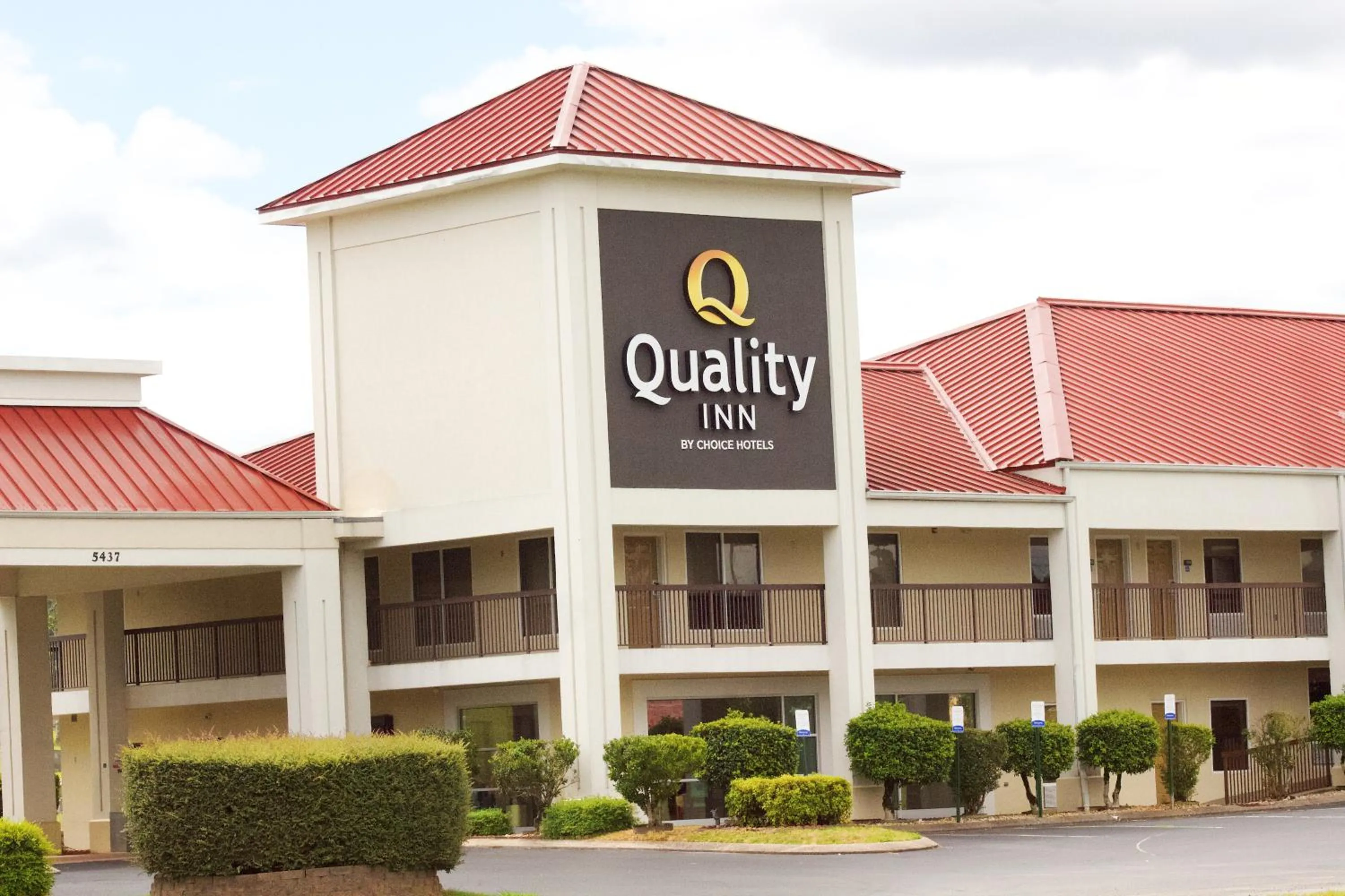 Property building in Quality Inn near Chattanooga South