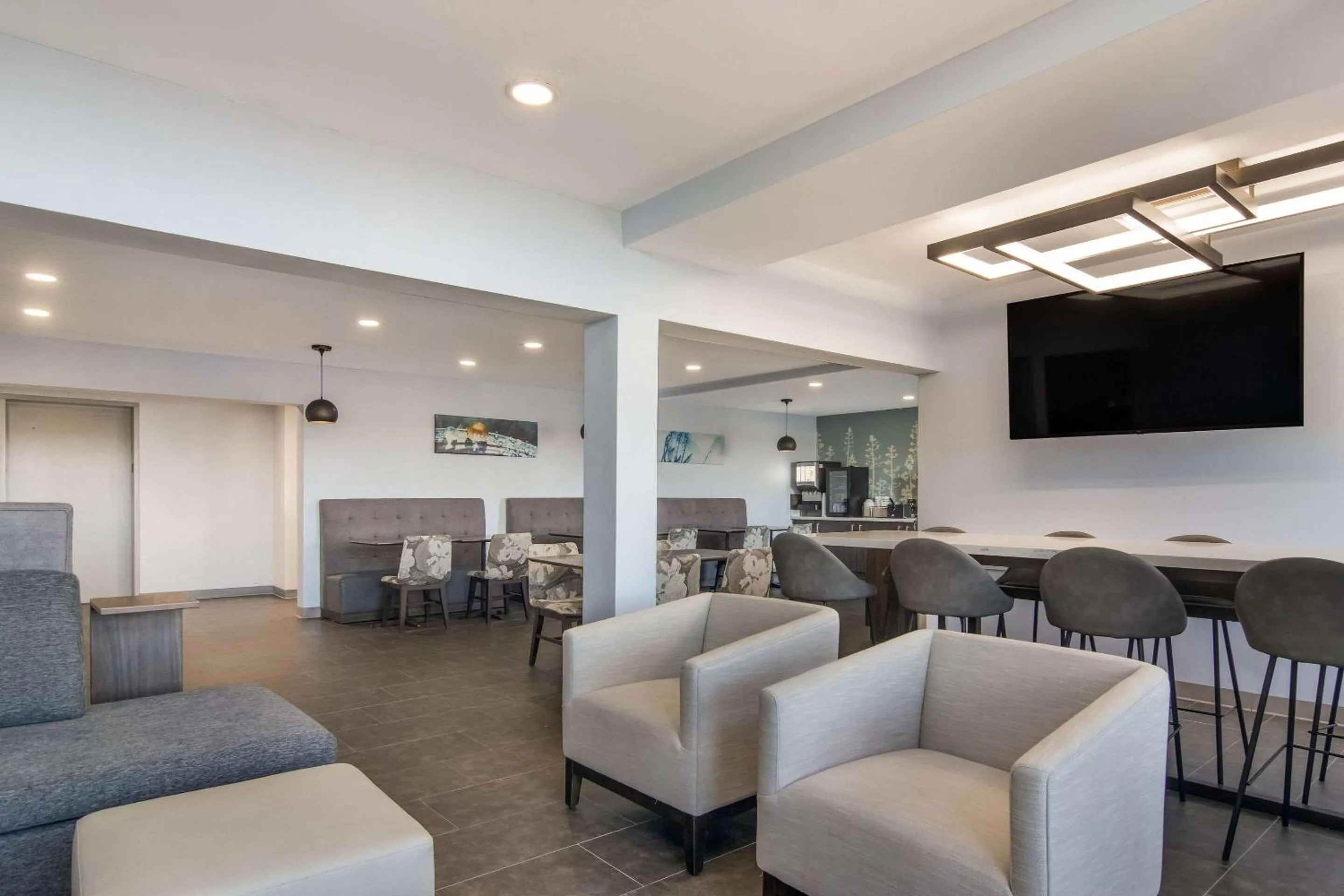 Lobby or reception in MainStay Suites Clarion, PA near I-80