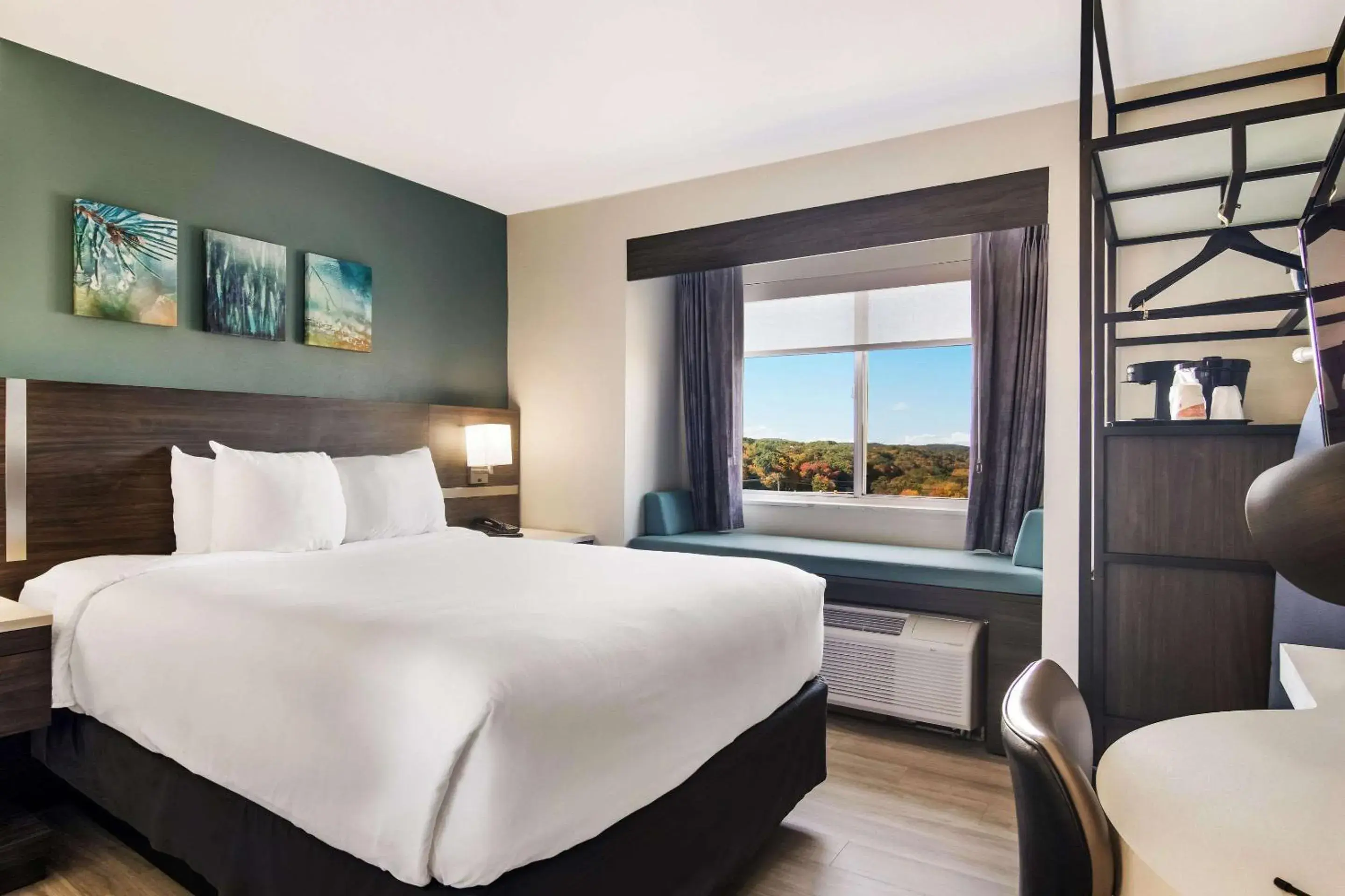 Bedroom in MainStay Suites Clarion, PA near I-80 Bedroom in MainStay Suites Clarion, PA near I-80