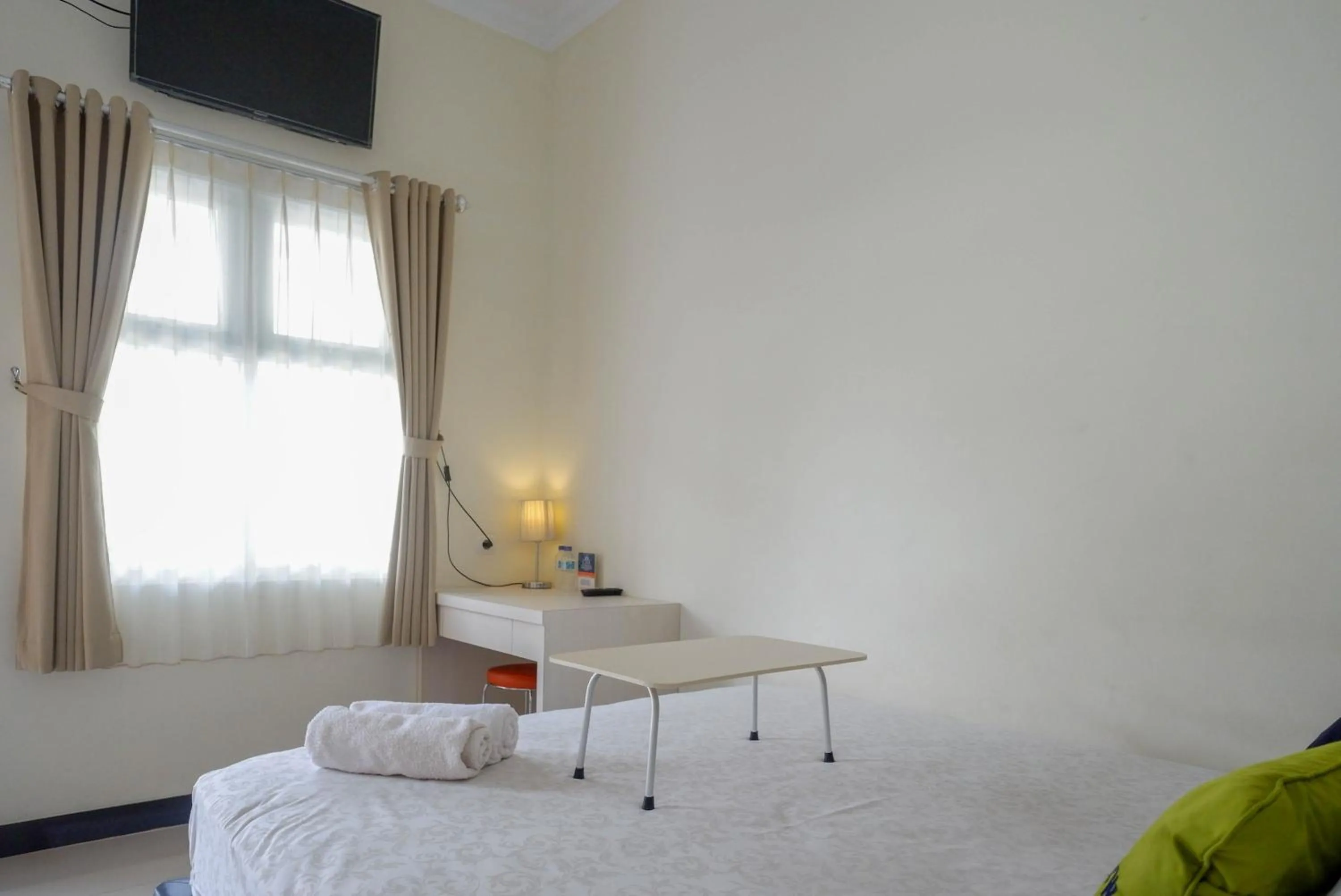 Bedroom, Bed in Urbanview Hotel Syariah Casa Azmya Yogyakarta by RedDoorz