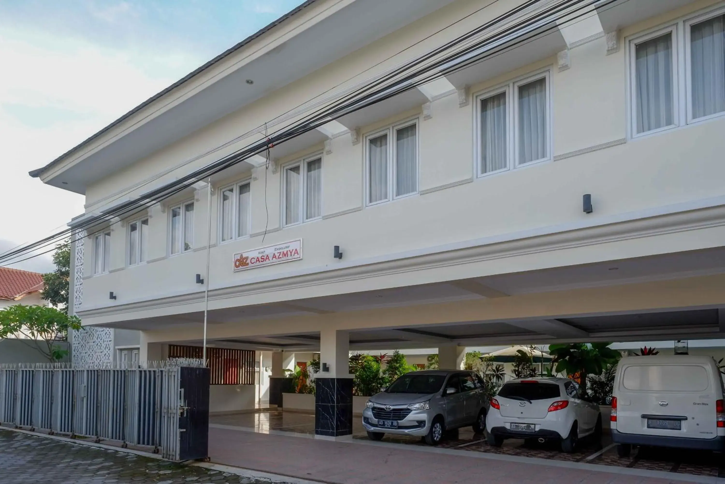 Property building in Urbanview Hotel Syariah Casa Azmya Yogyakarta by RedDoorz Property building in Urbanview Hotel Syariah Casa Azmya Yogyakarta by RedDoorz