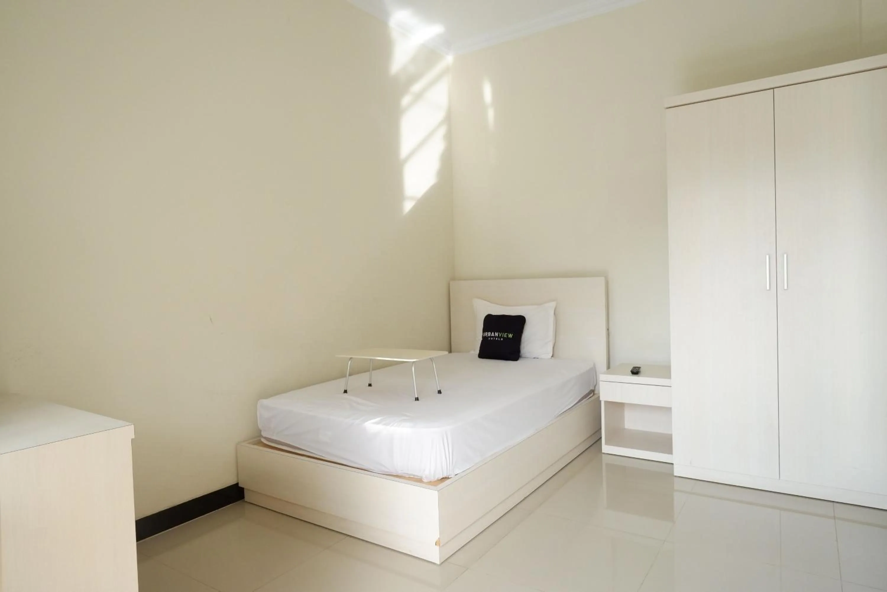 Bedroom, Bed in Urbanview Hotel Syariah Casa Azmya Yogyakarta by RedDoorz