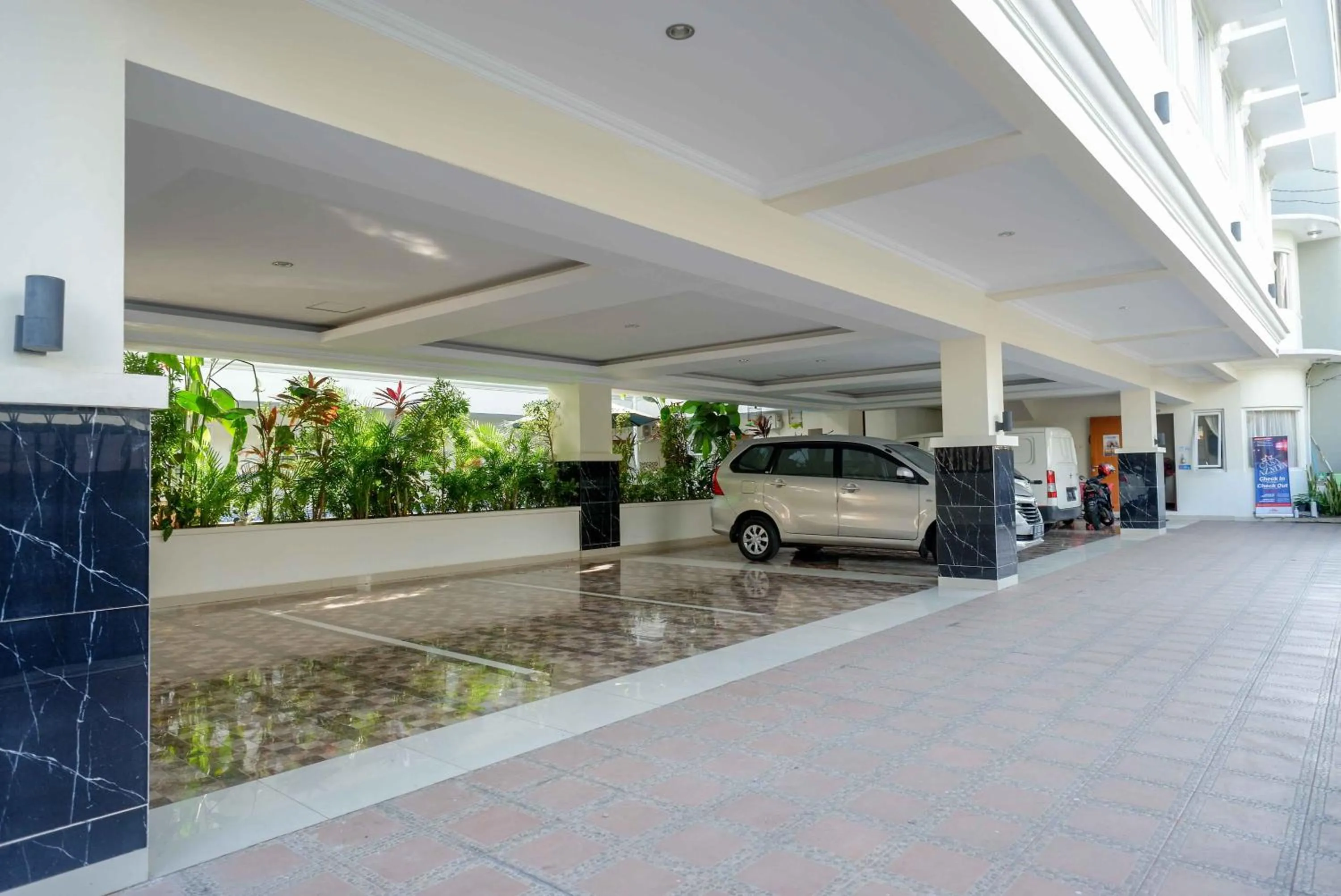 Parking in Urbanview Hotel Syariah Casa Azmya Yogyakarta by RedDoorz