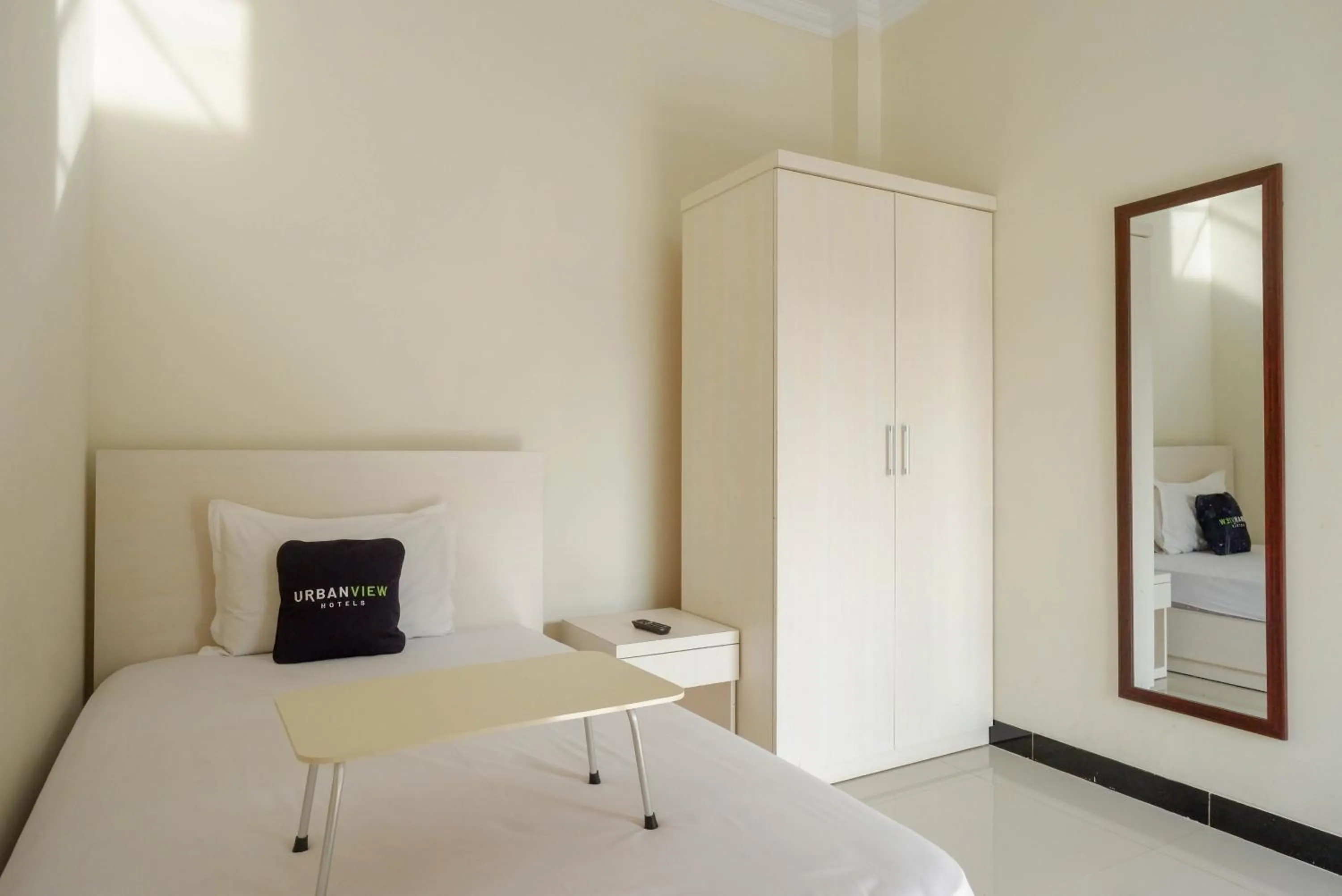 Bedroom, Bed in Urbanview Hotel Syariah Casa Azmya Yogyakarta by RedDoorz