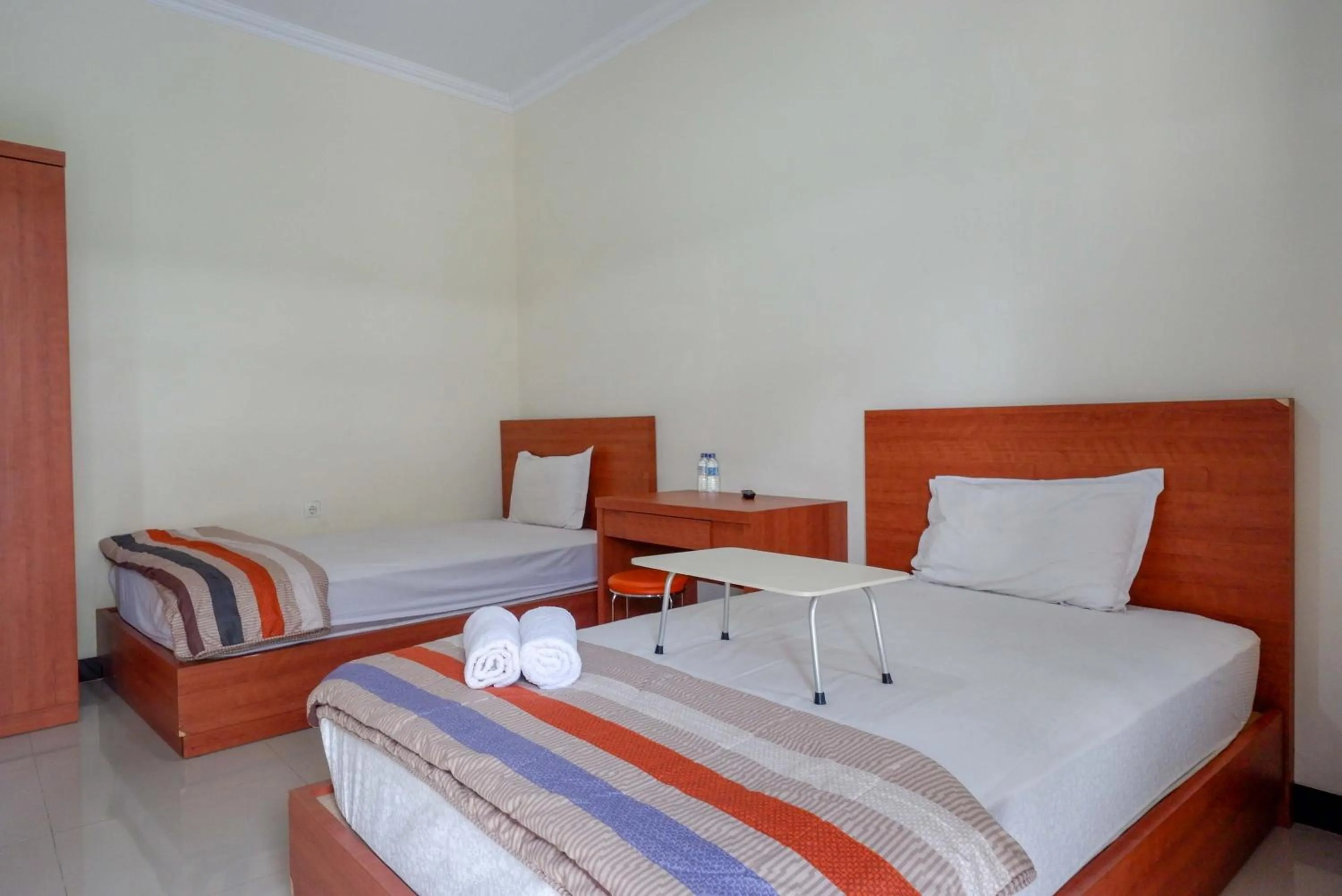 Bedroom, Bed in Urbanview Hotel Syariah Casa Azmya Yogyakarta by RedDoorz