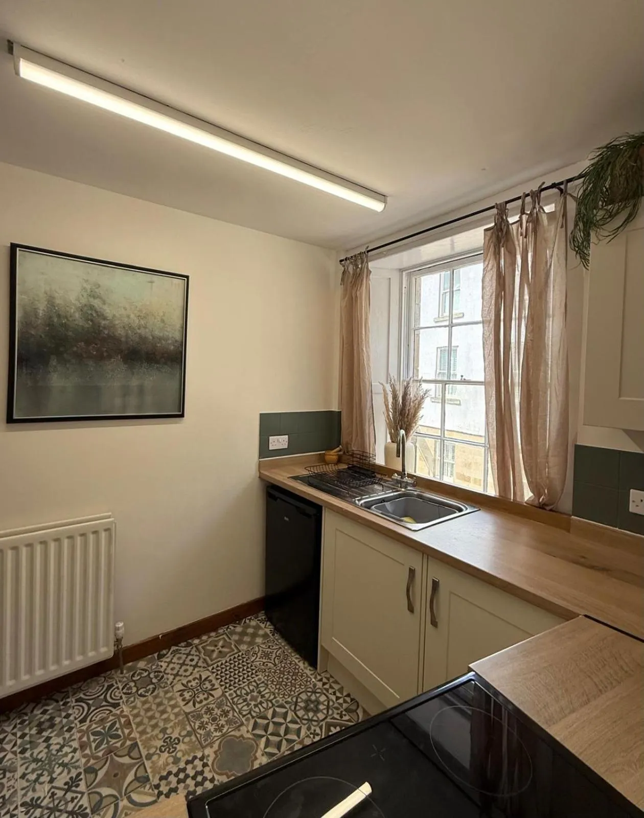 Kitchen or kitchenette in Bow Alley Lodge