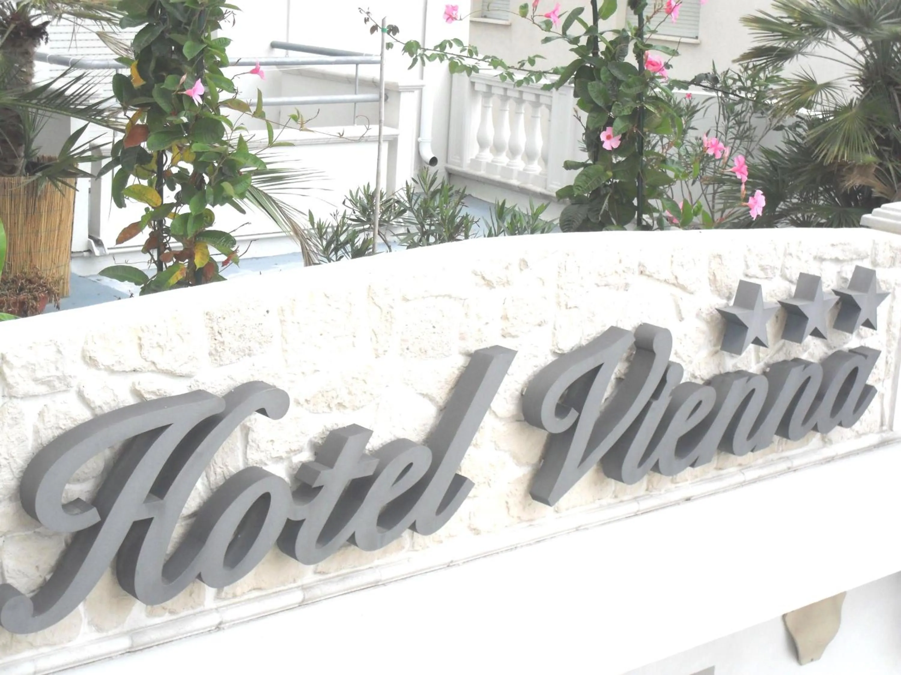 Property logo or sign in Hotel Vienna