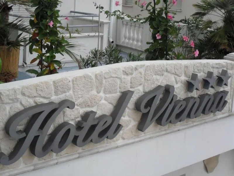 Facade/entrance in Hotel Vienna