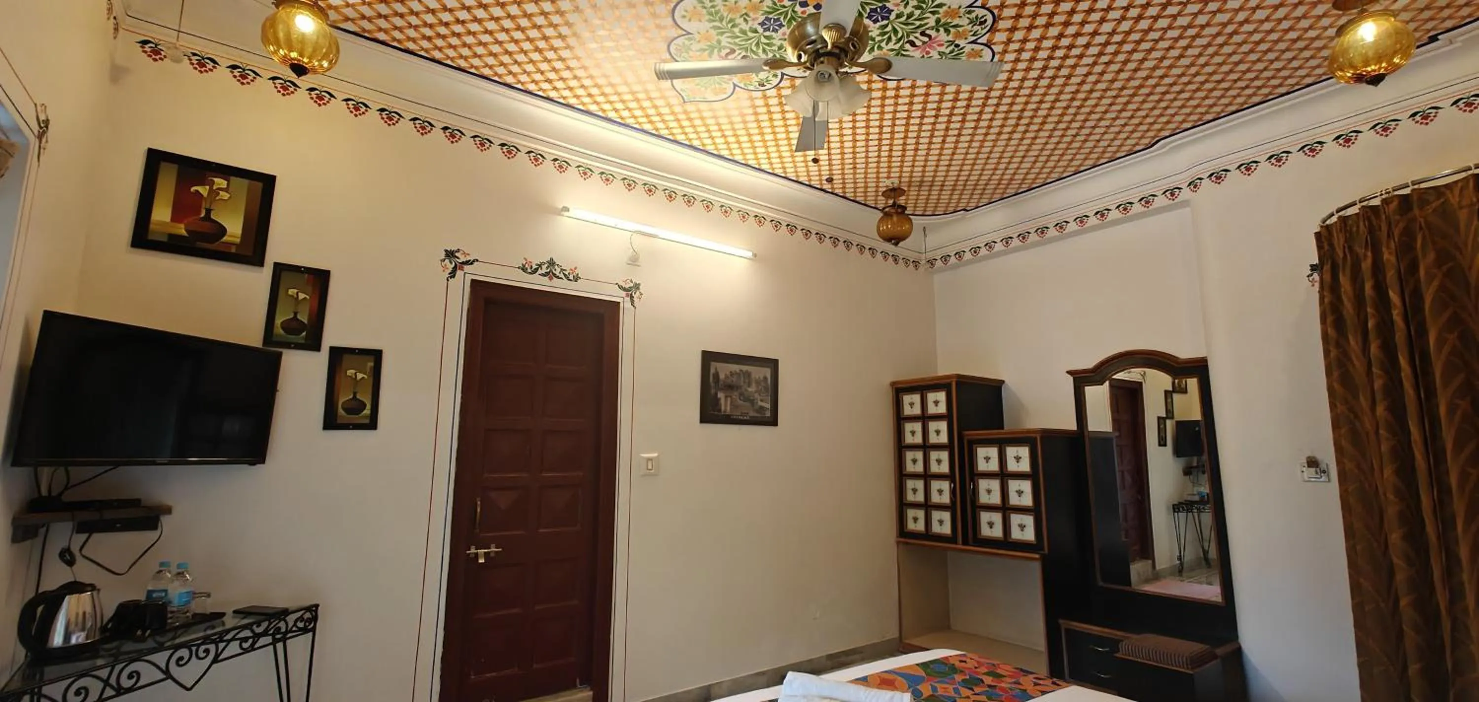 Bed in Baba Palace - A Heritage Hotel, Udaipur