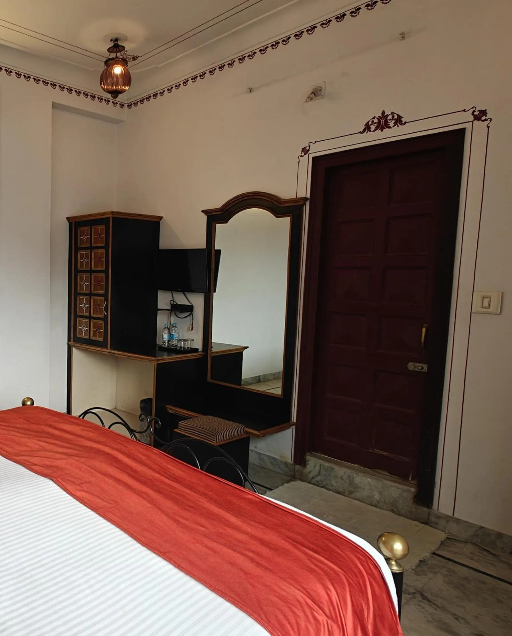 Bed in Baba Palace - A Heritage Hotel, Udaipur