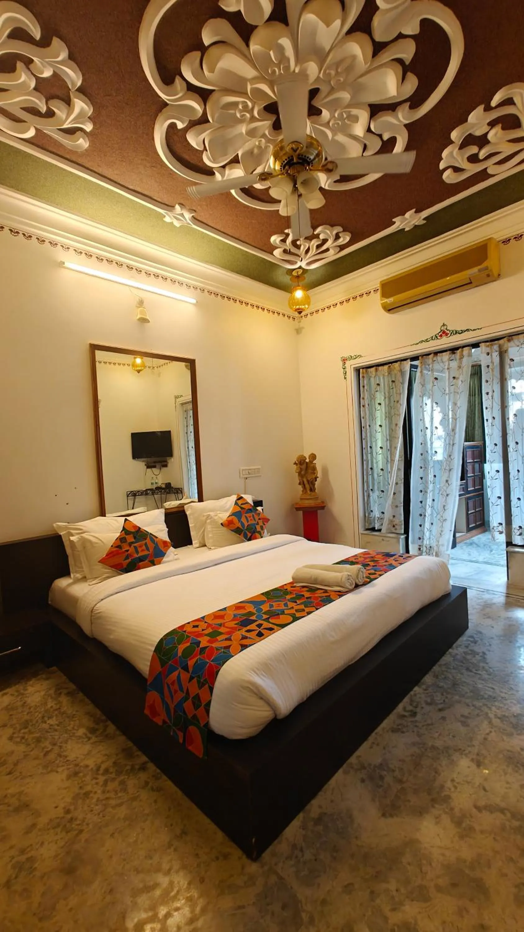 Bed in Baba Palace - A Heritage Hotel, Udaipur