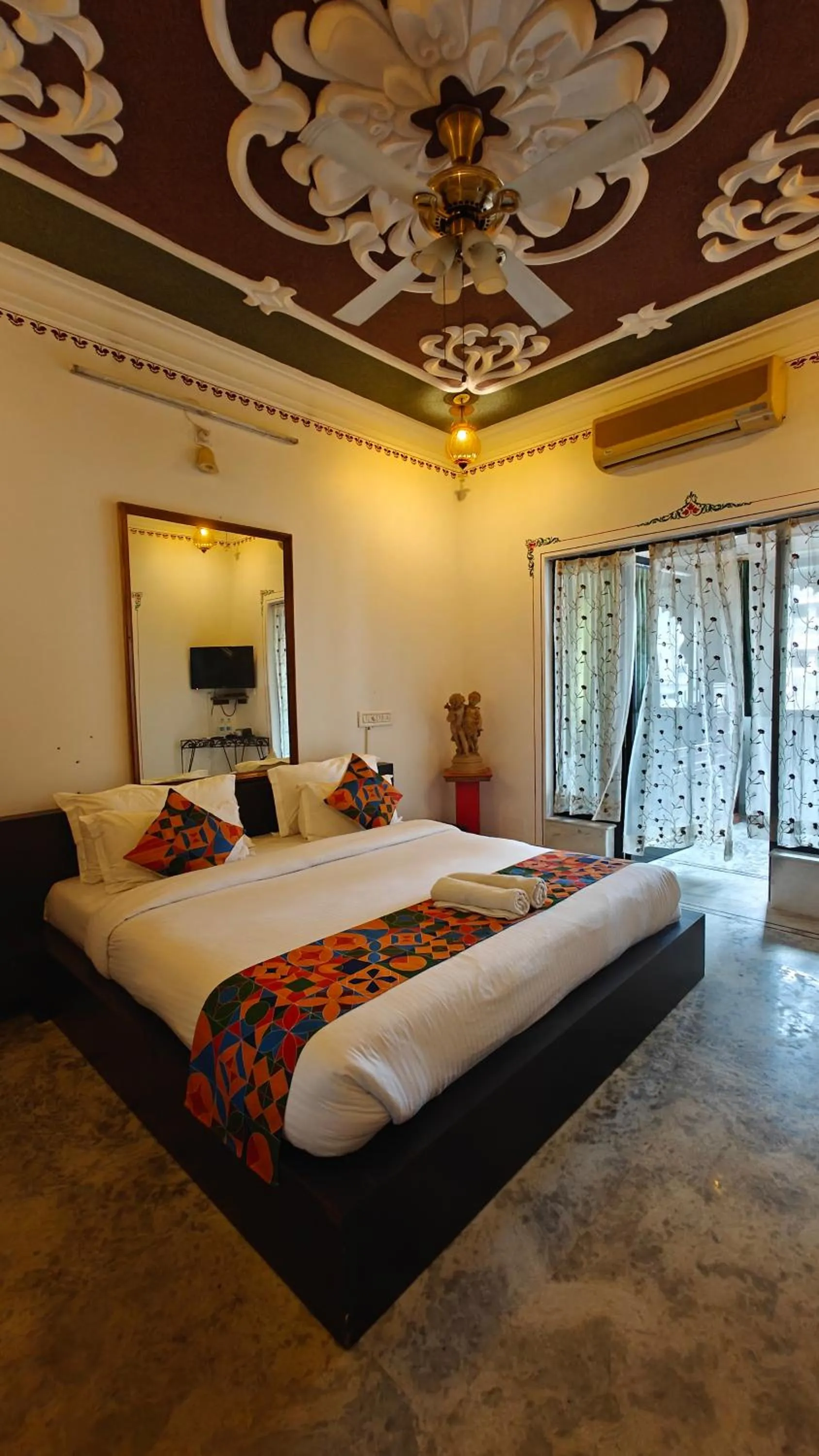 Bed in Baba Palace - A Heritage Hotel, Udaipur