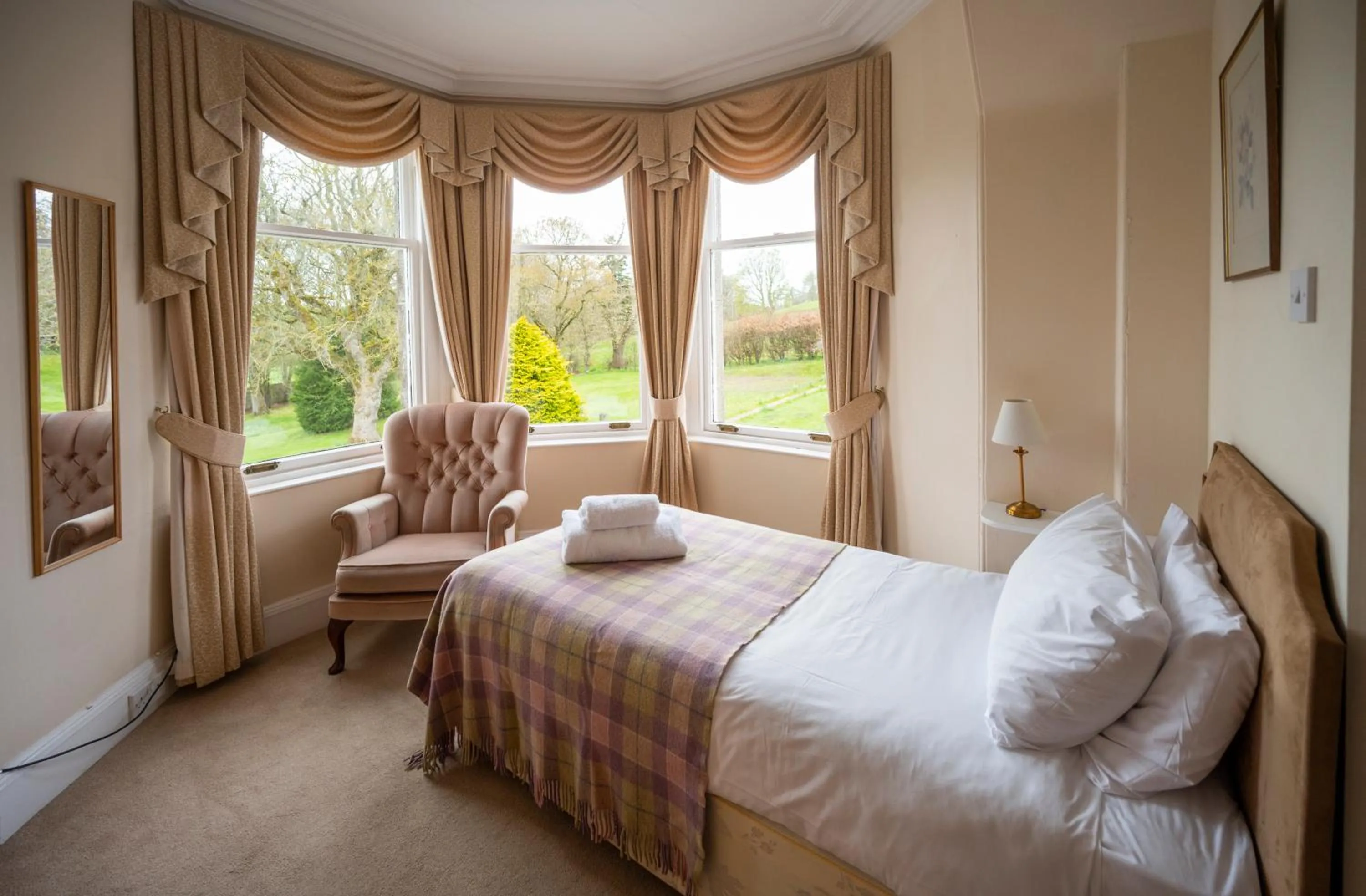 Bed in Saplinbrae Hotel and Lodges