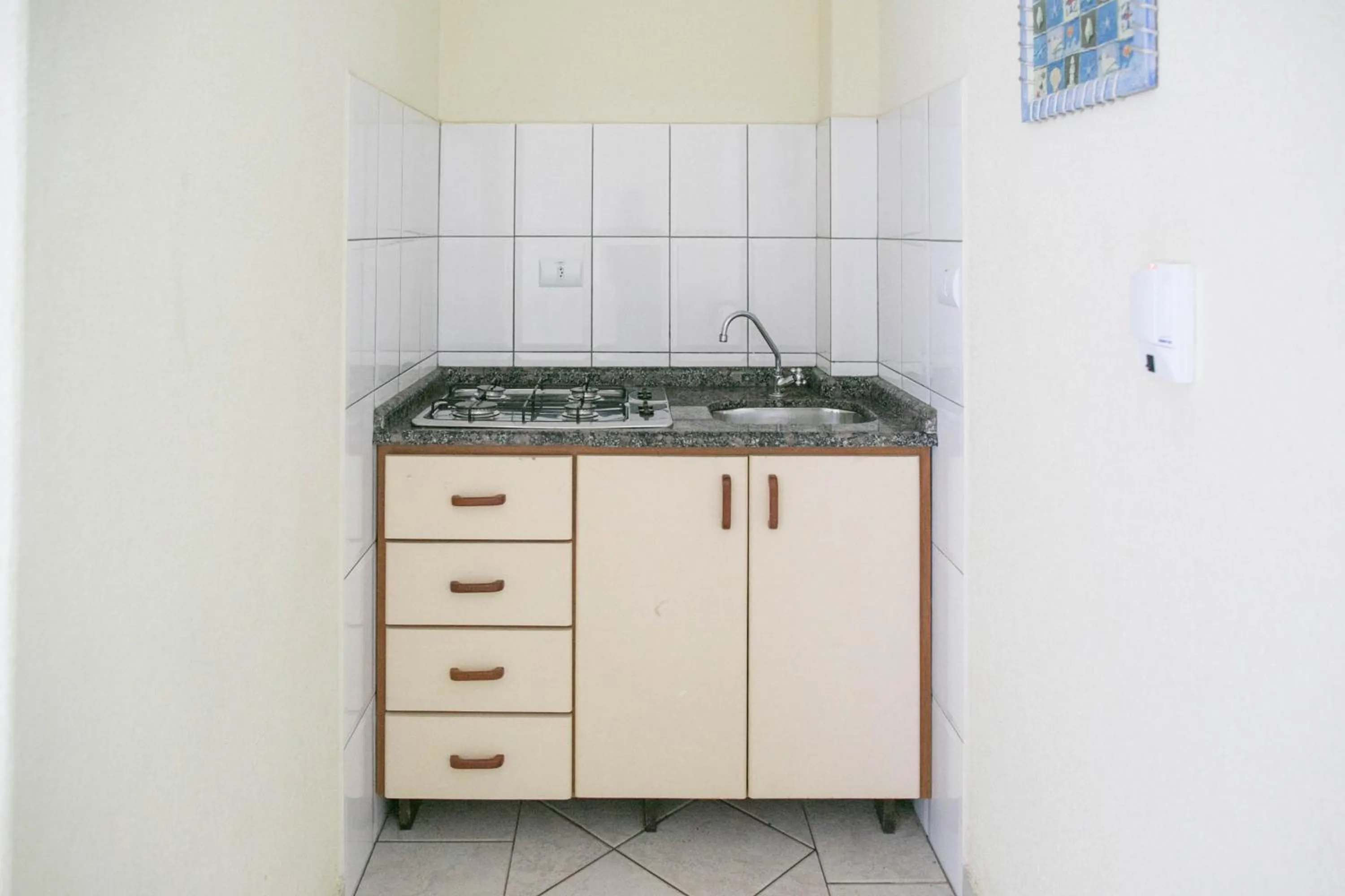 Kitchen or kitchenette in Bombinhas Praia Apart Hotel - Unidade rua Corrupião