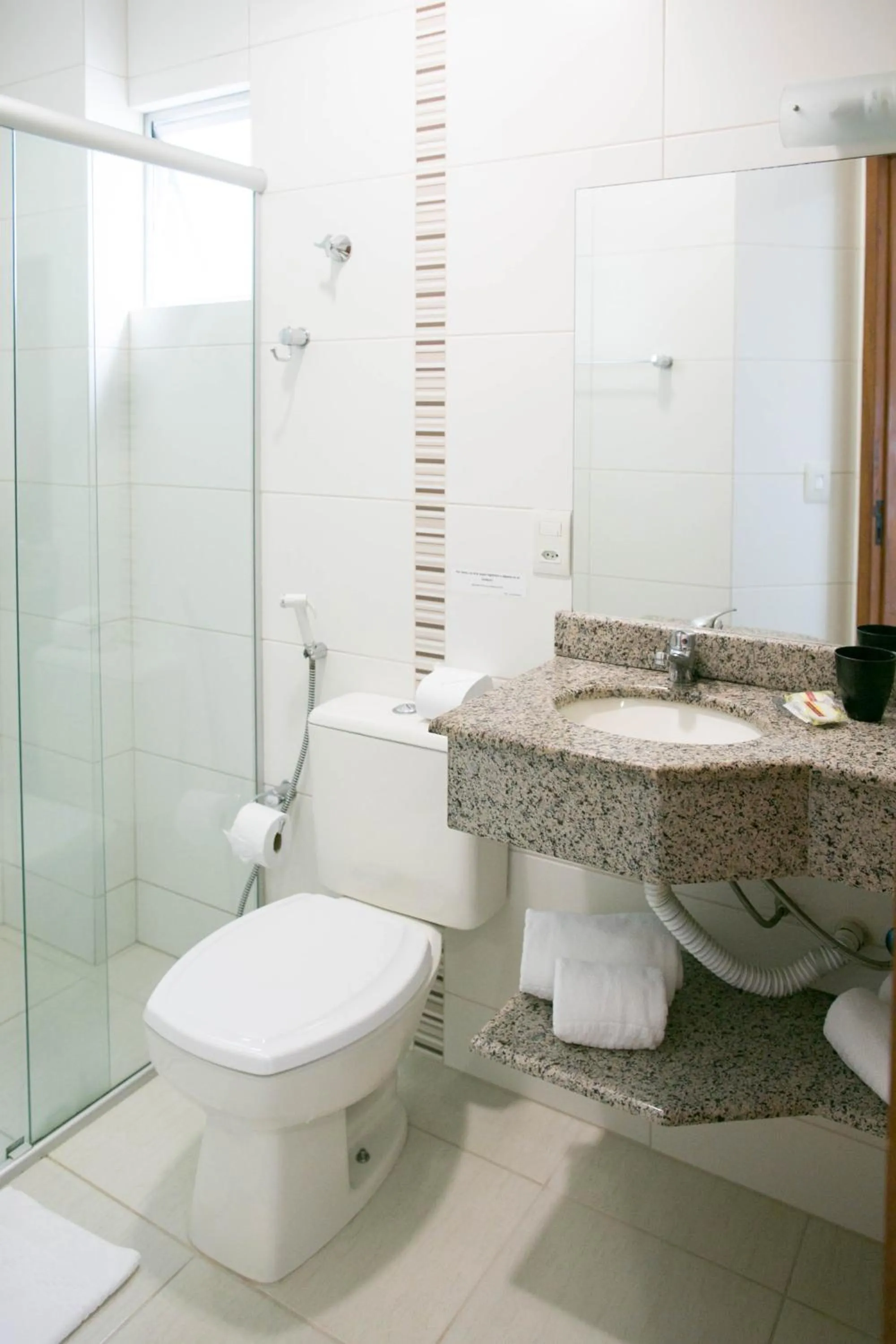 Shower in Bombinhas Praia Apart Hotel - Unidade rua Corrupião