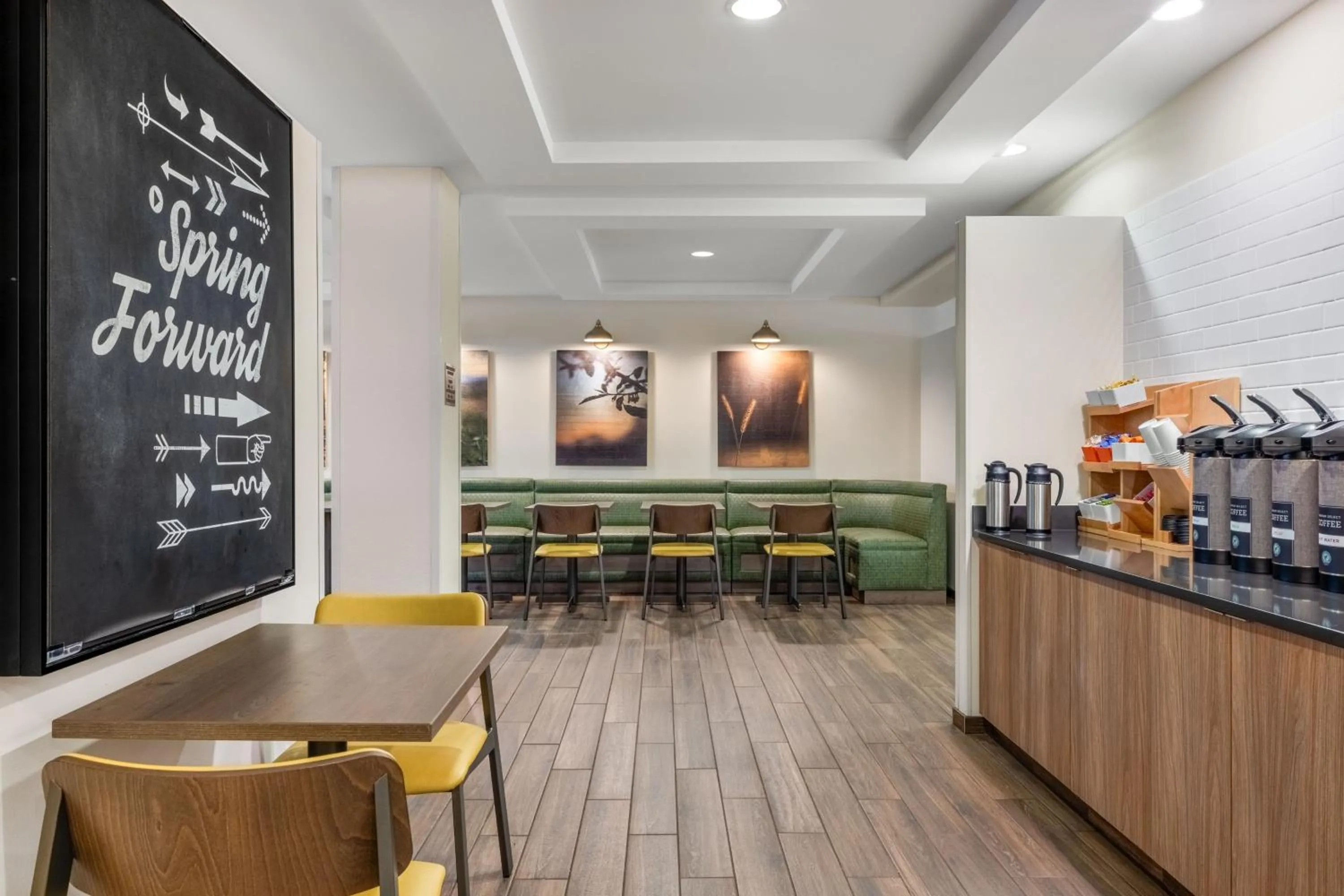 Restaurant/places to eat in Holiday Inn Express Hotel & Suites Fort Walton Beach Hurlburt Area, an IHG Hotel