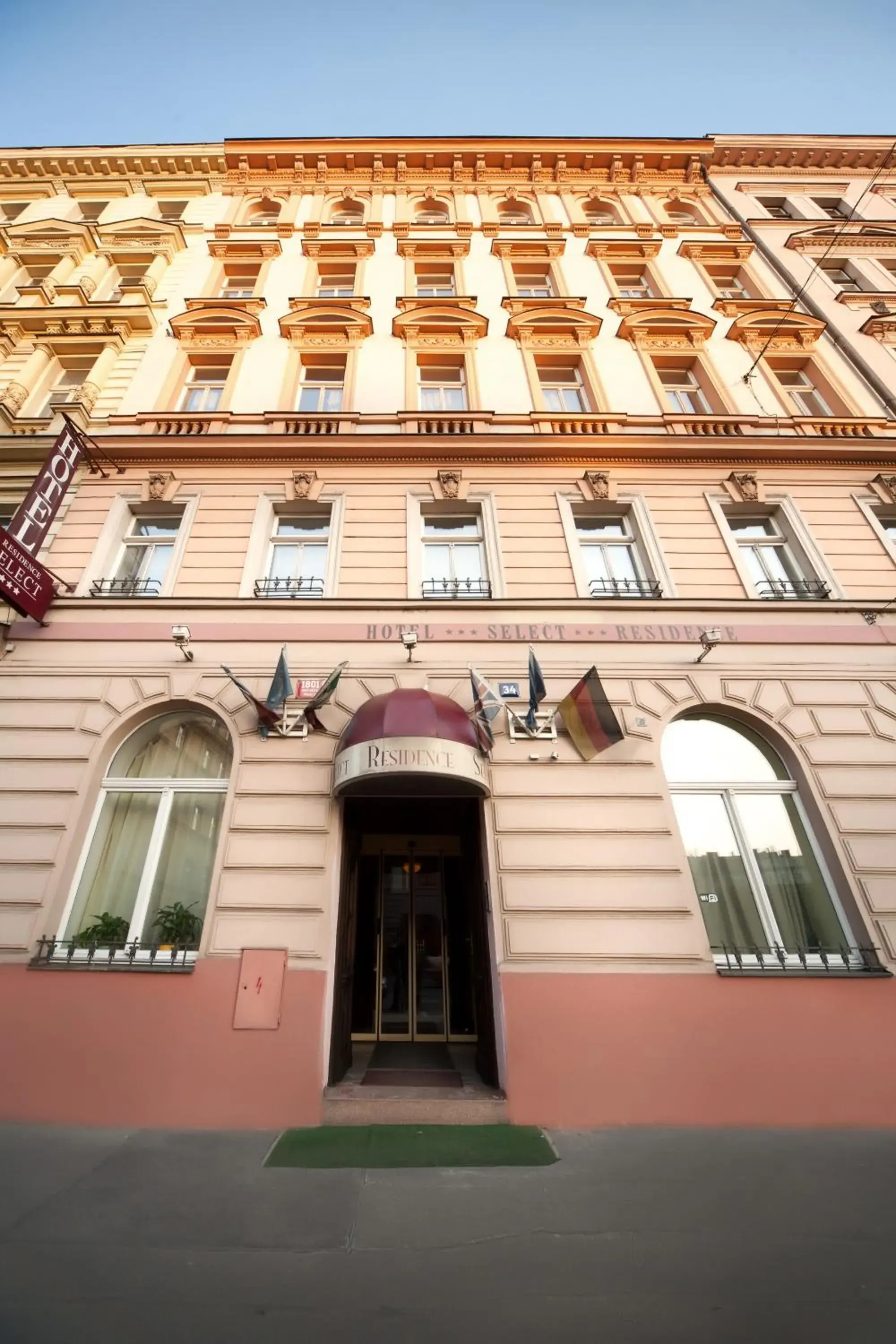 Facade/entrance in Hotel Residence Select Facade/entrance in Hotel Residence Select