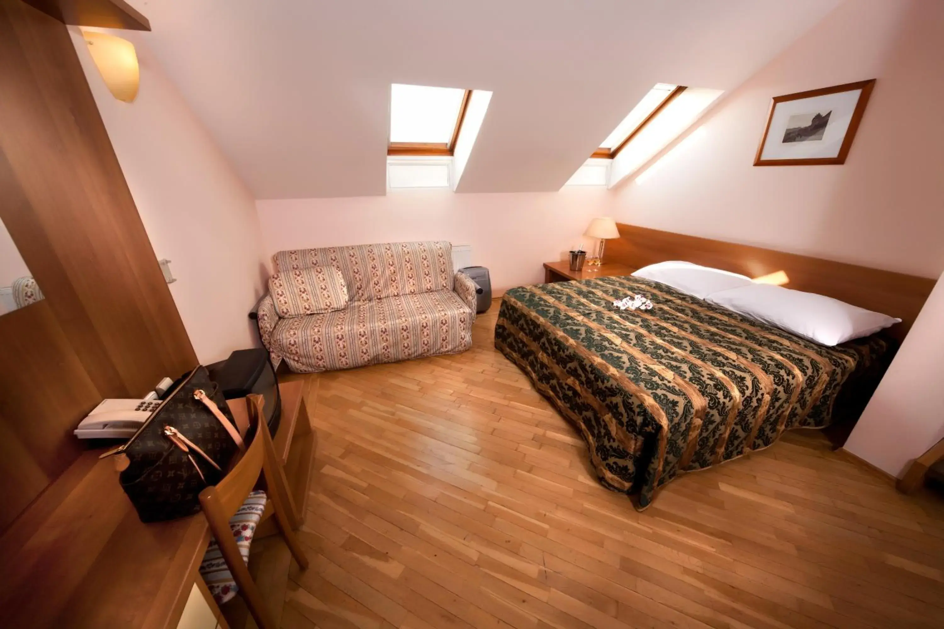 Photo of the whole room, Bed in Hotel Residence Select Photo of the whole room, Bed in Hotel Residence Select