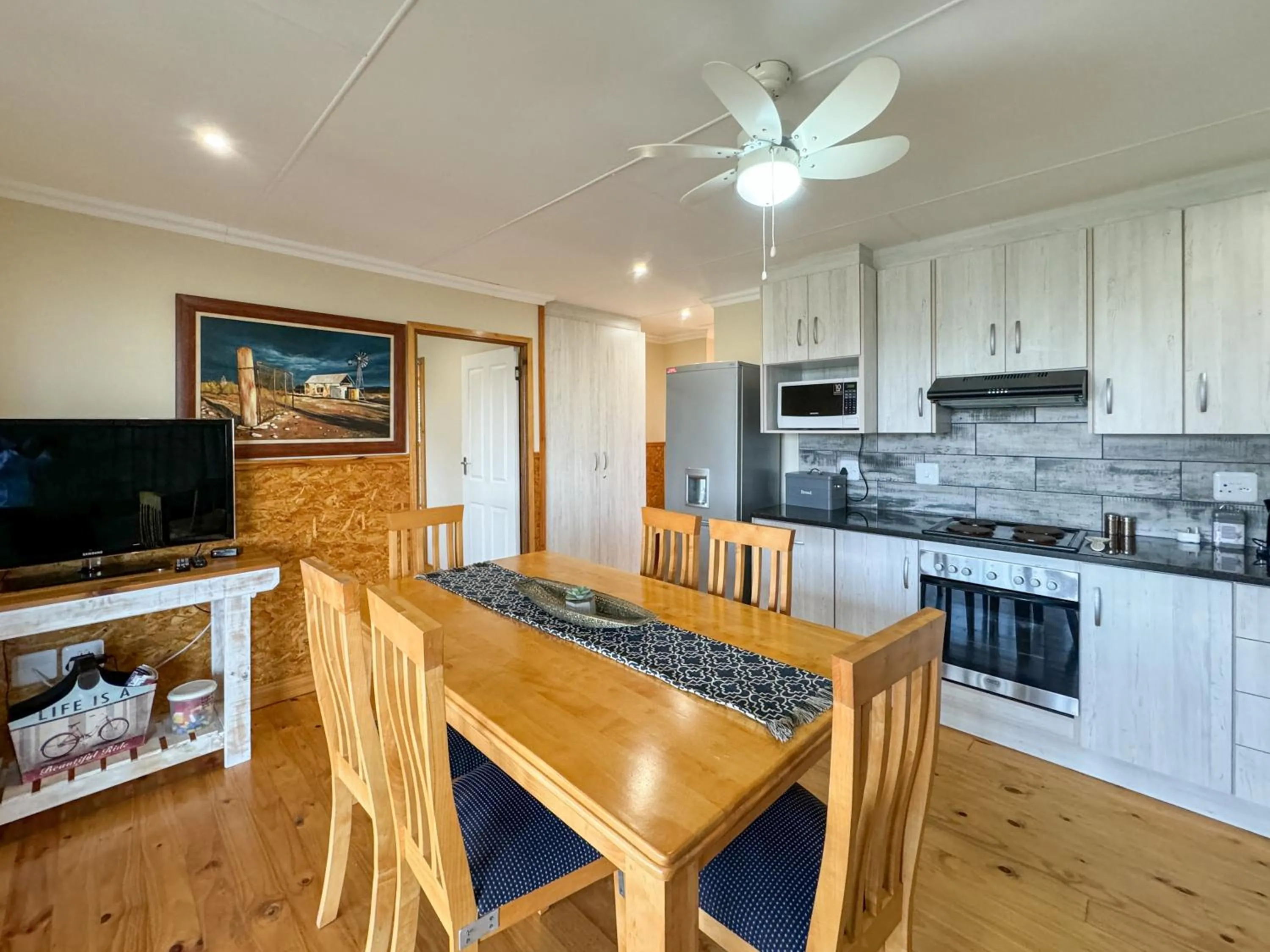 Communal lounge/ TV room in Dibiki Holiday Resort