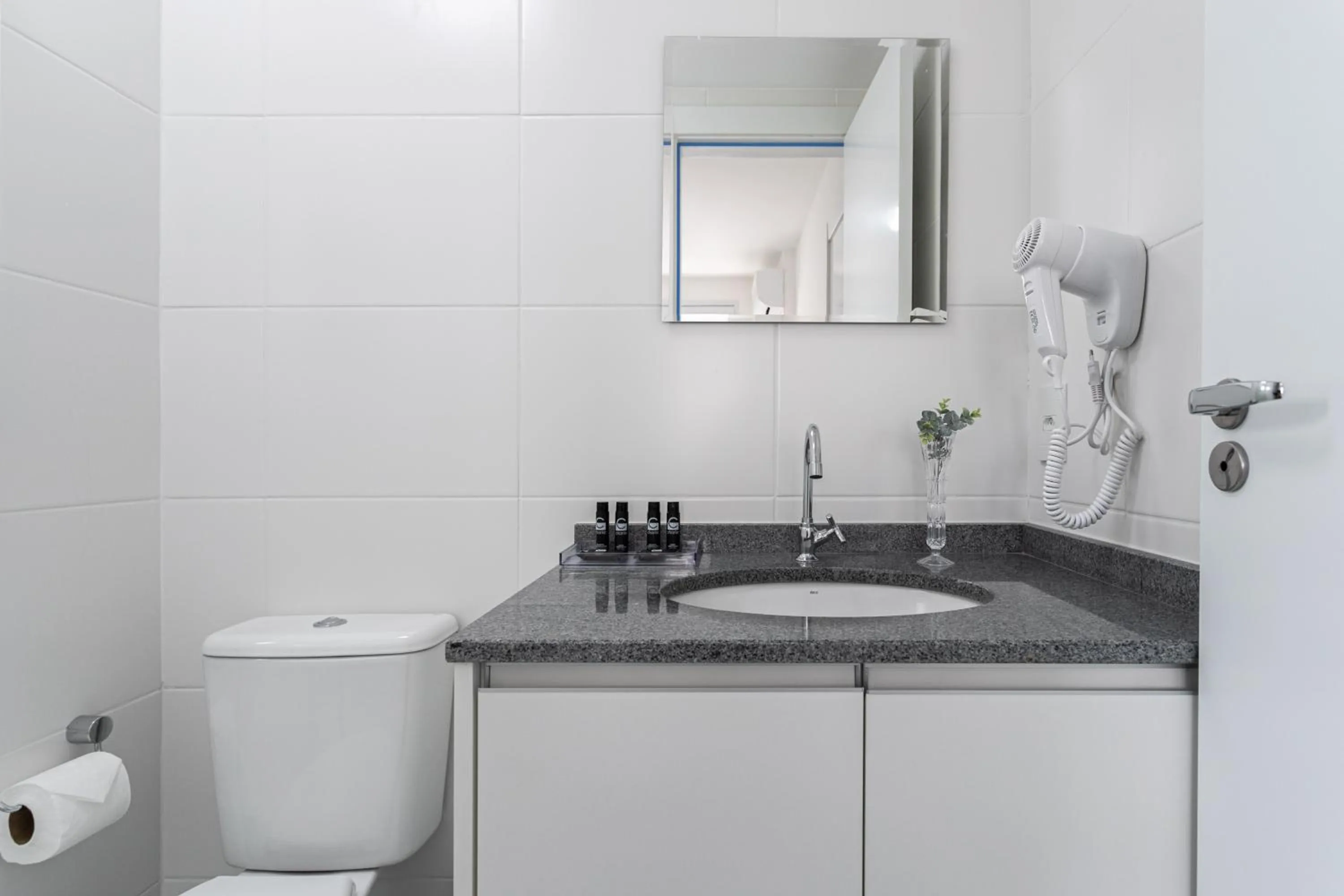 Bathroom in Smart Charlie Consolação