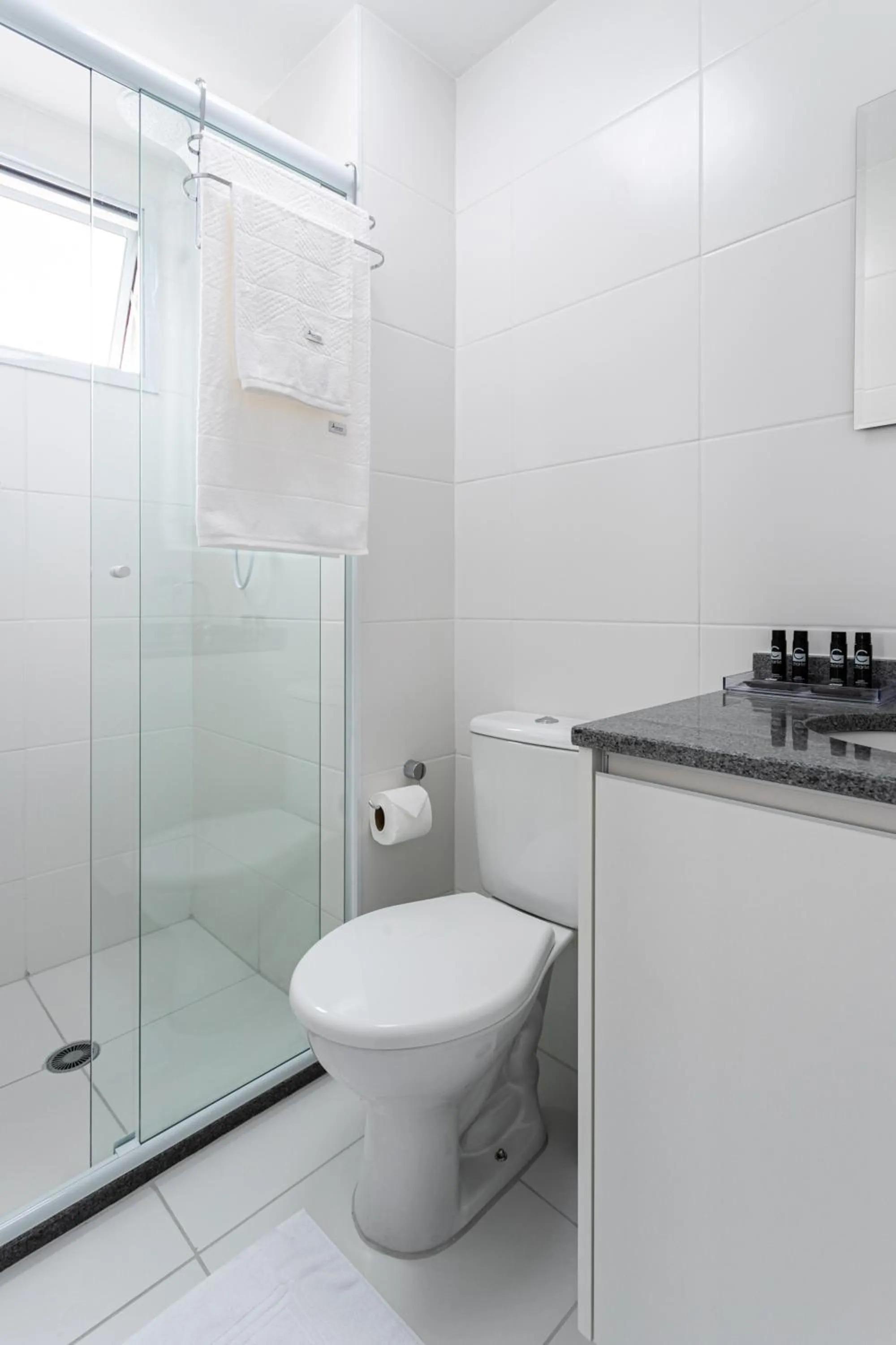 Shower in Smart Charlie Consolação