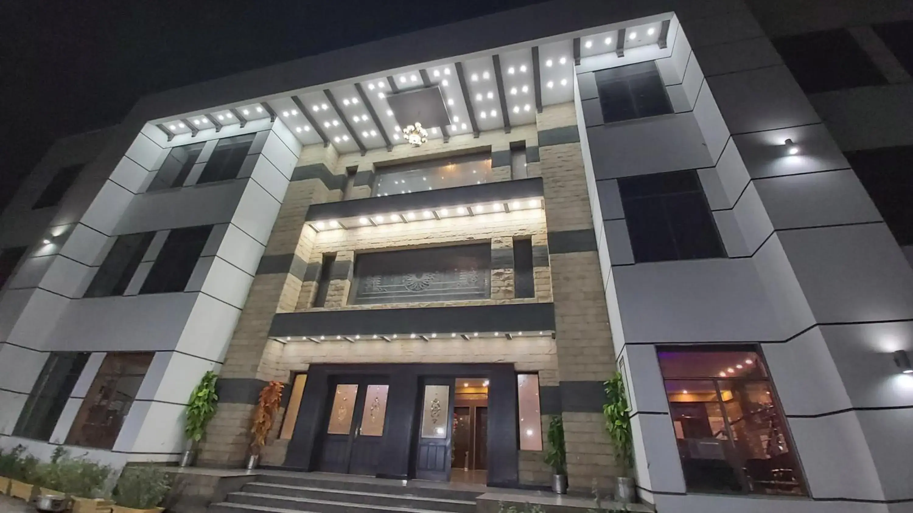 Property building in Royaute Luxury Hotel Sialkot Property building in Royaute Luxury Hotel Sialkot