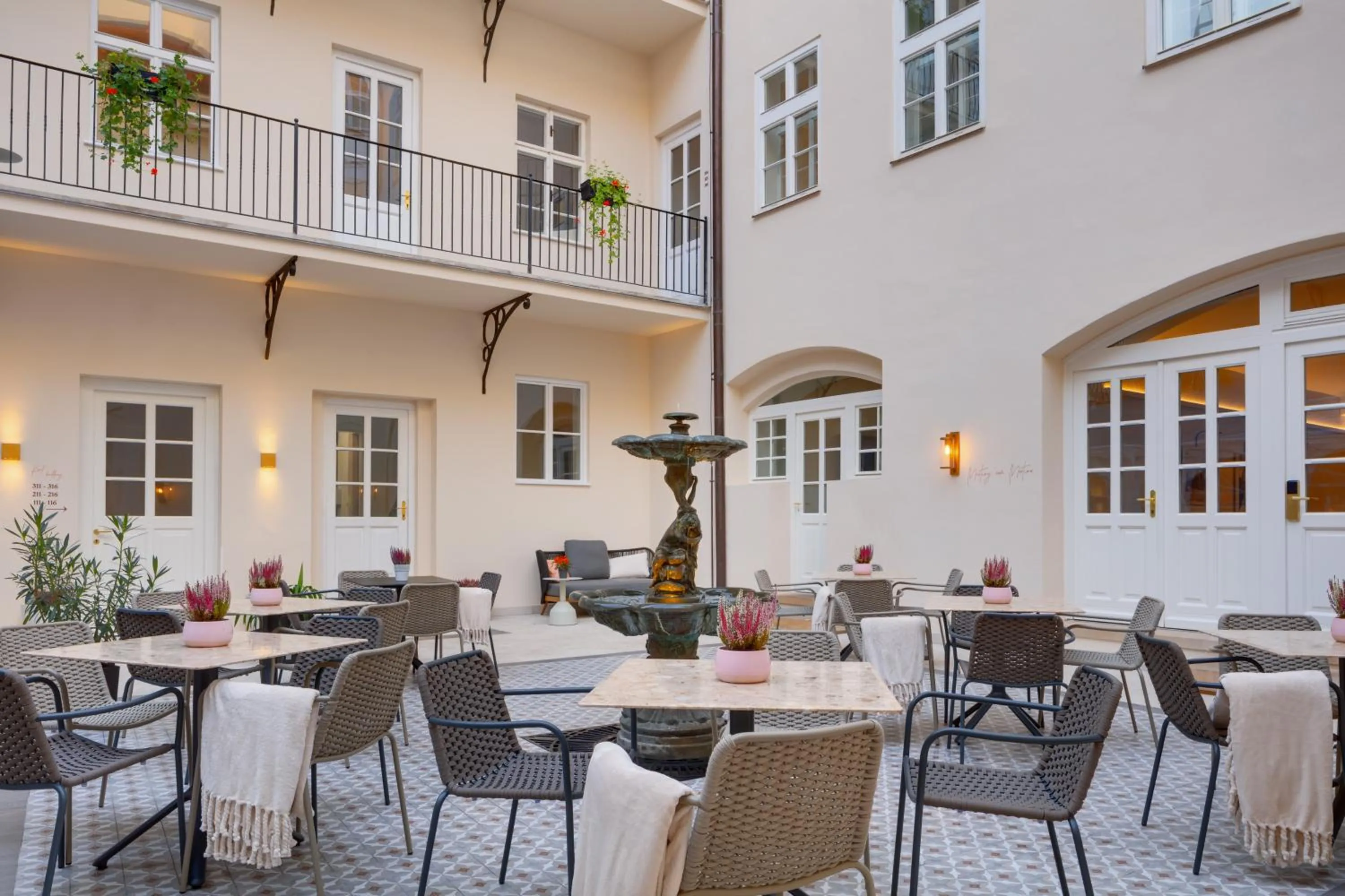 Patio in Hotel BOOKQUET