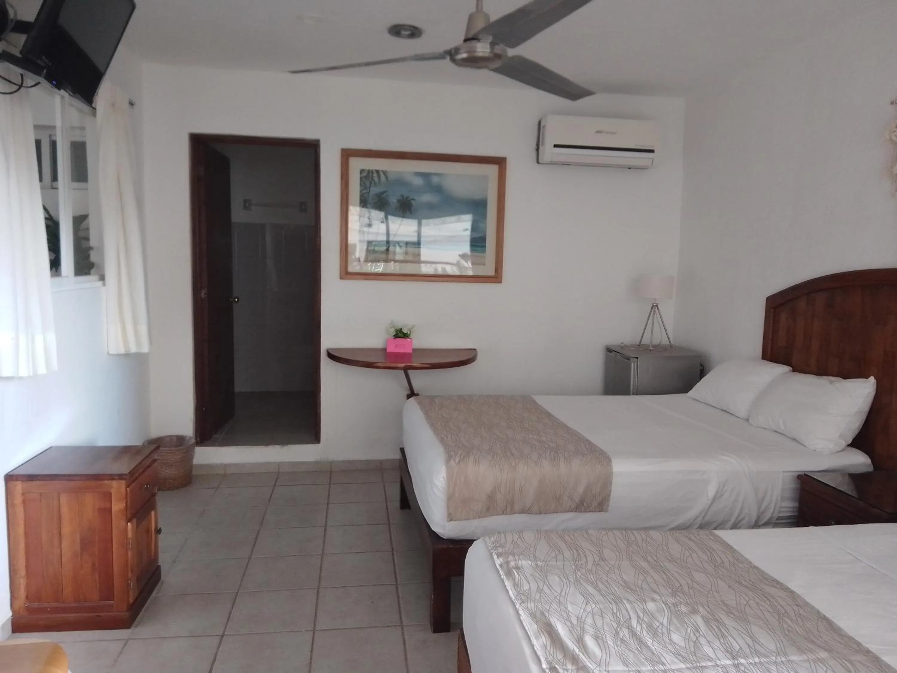 Quadruple Room with Private Bathroom in Casa calendario azteca