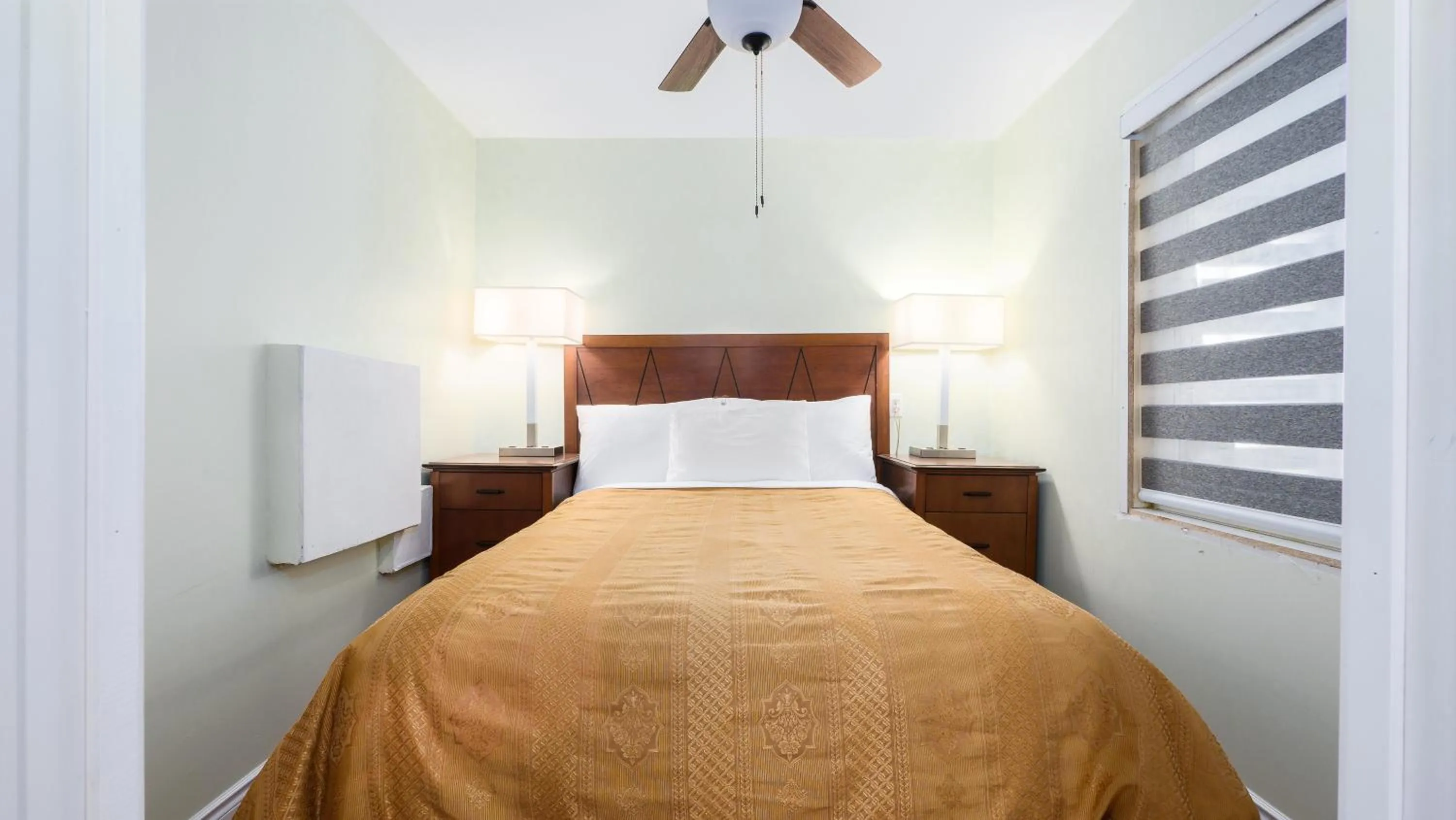 Bedroom, Bed in Coach House Inn