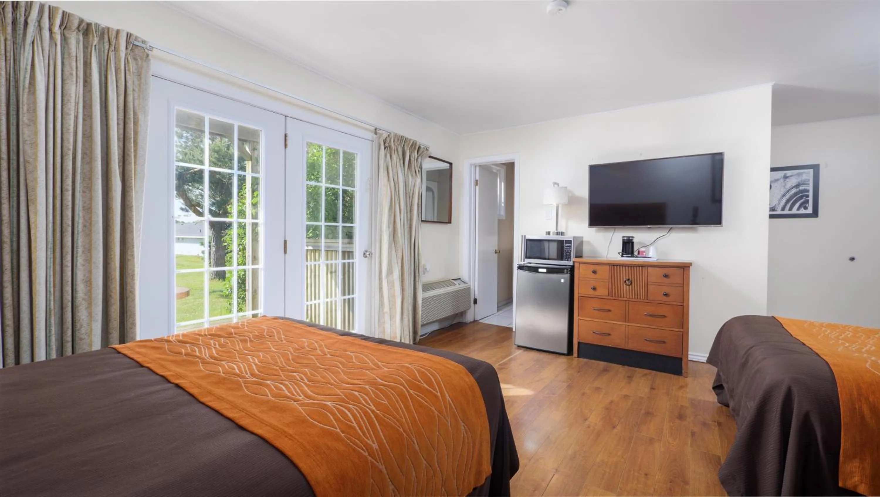 Bedroom, Bed in Coach House Inn