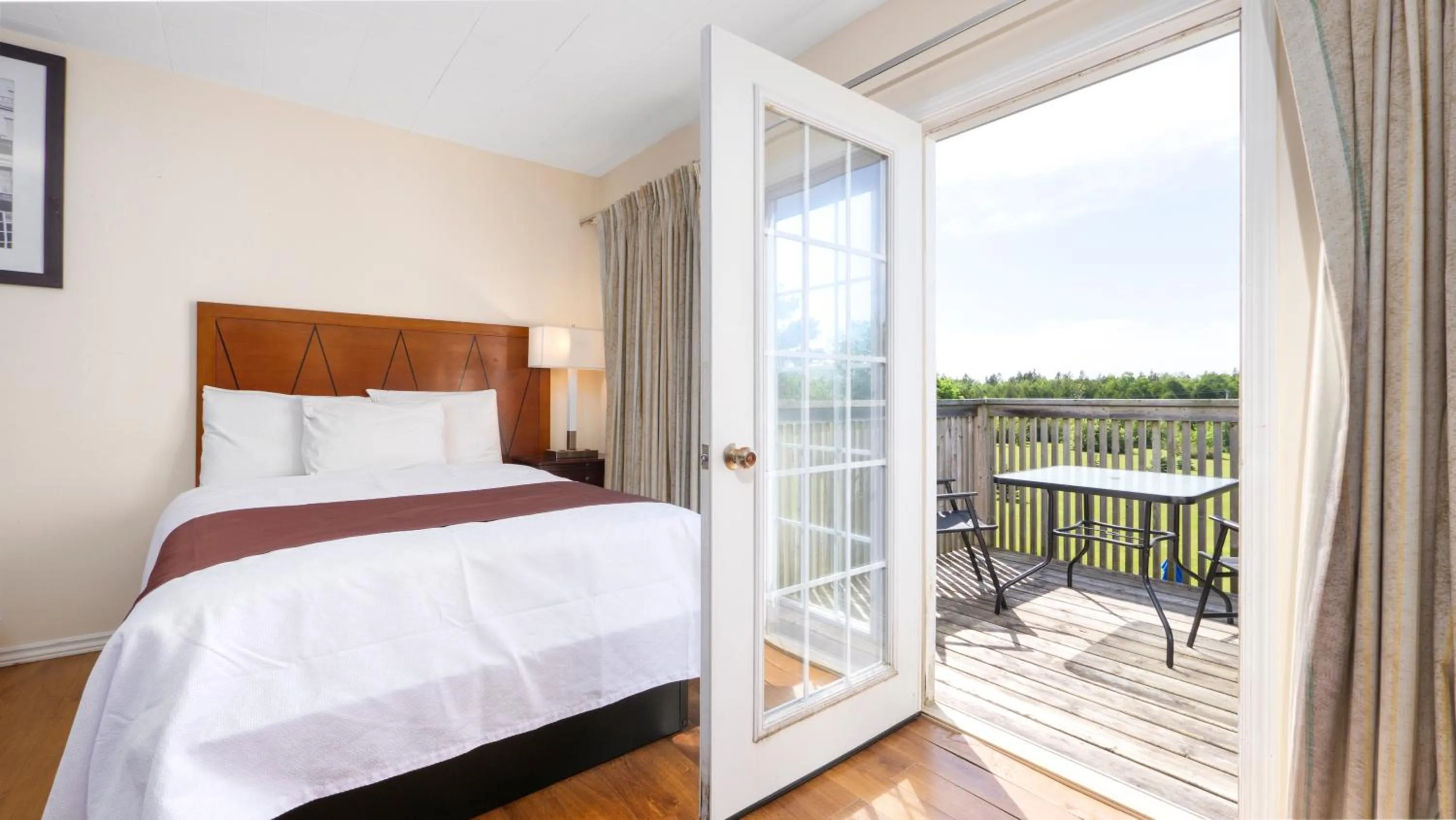 Bedroom, Bed in Coach House Inn