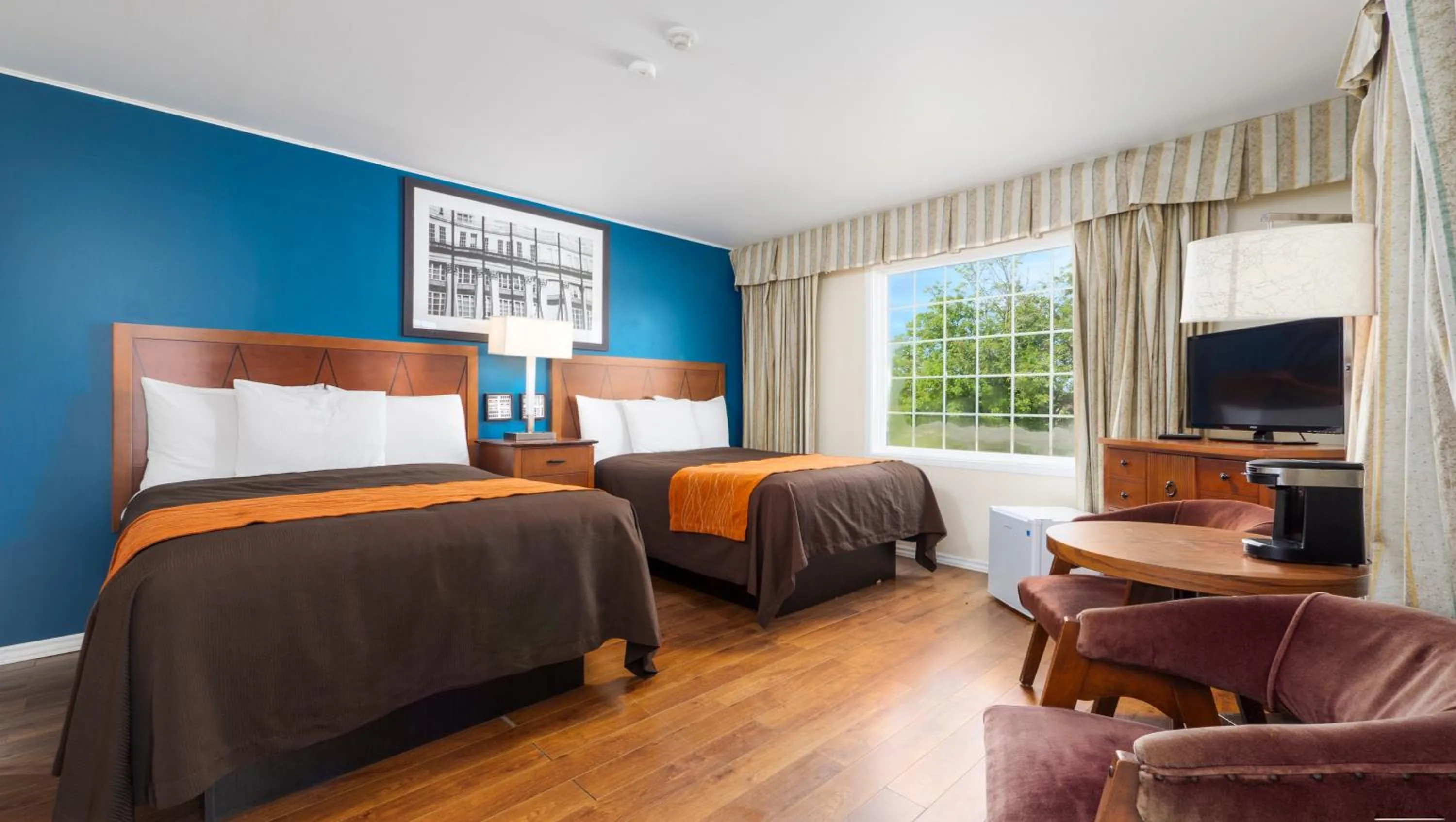 Bedroom, Bed in Coach House Inn