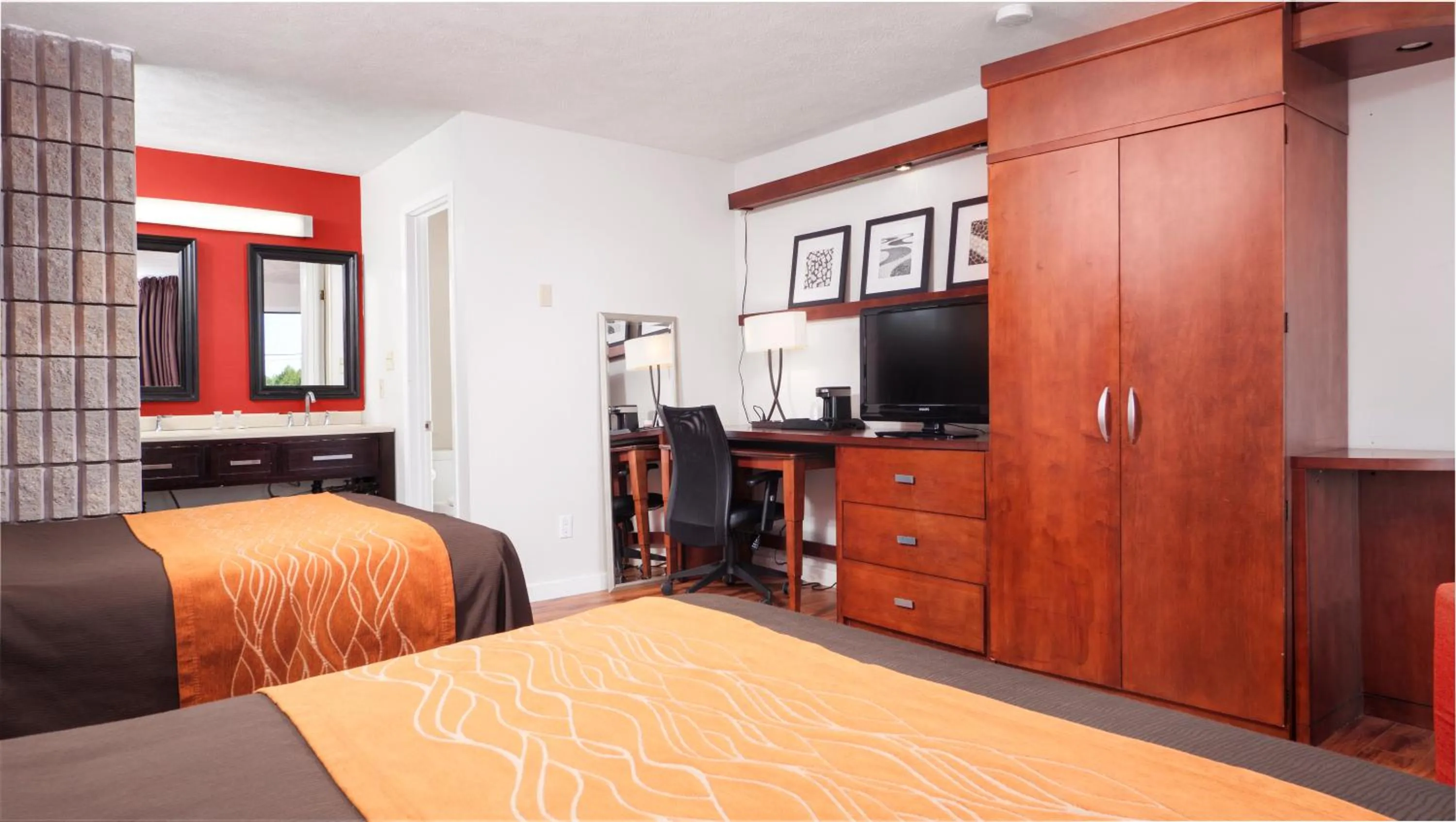 Bedroom, Bed in Coach House Inn