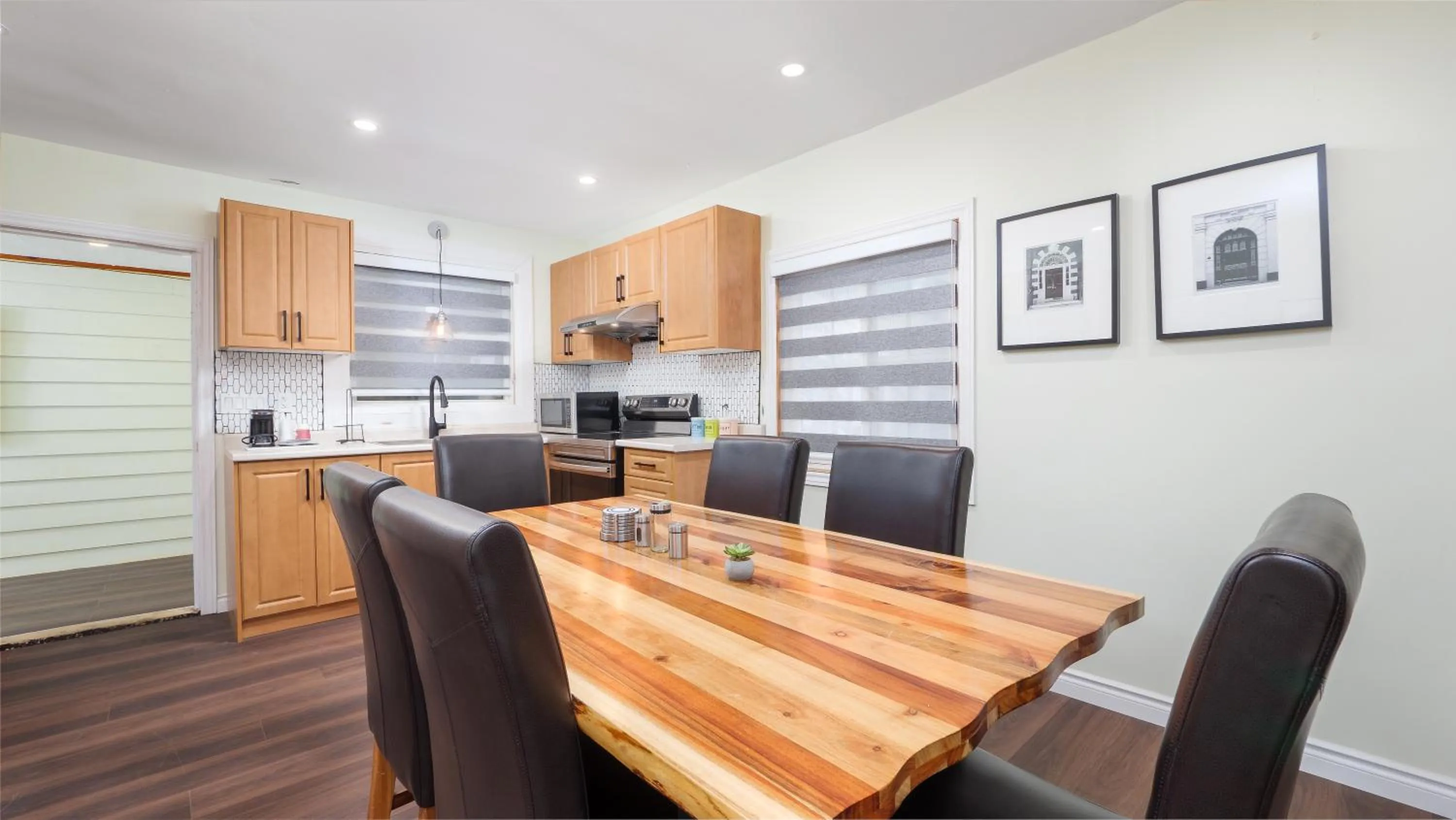 Kitchen or kitchenette in Coach House Inn