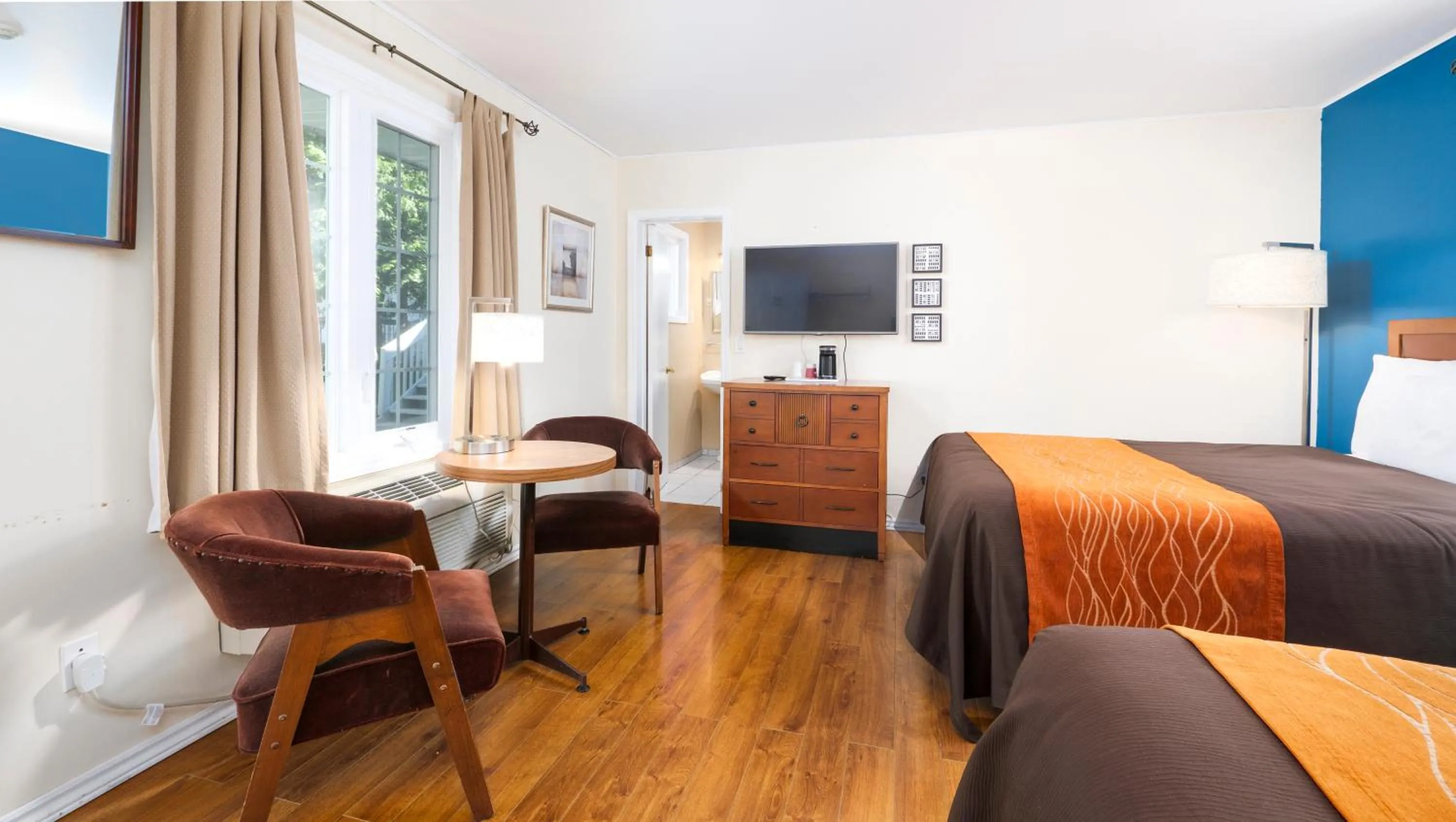 Bedroom, Bed in Coach House Inn