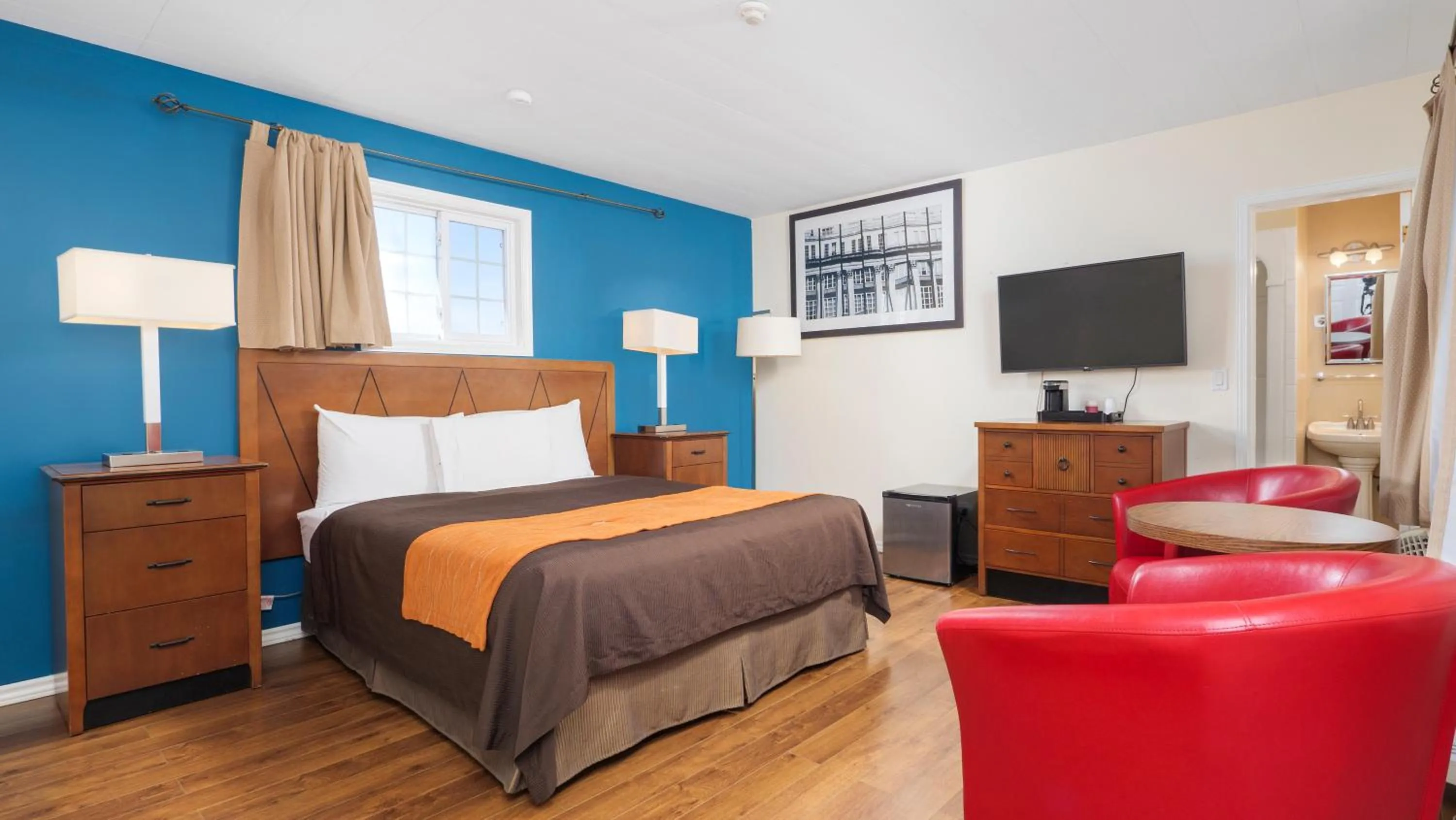 Bedroom, Bed in Coach House Inn