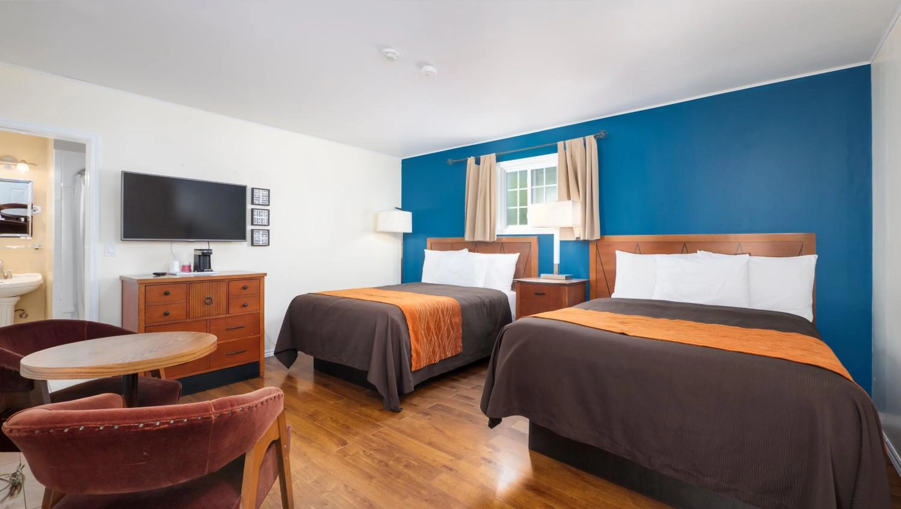 Bedroom, Bed in Coach House Inn