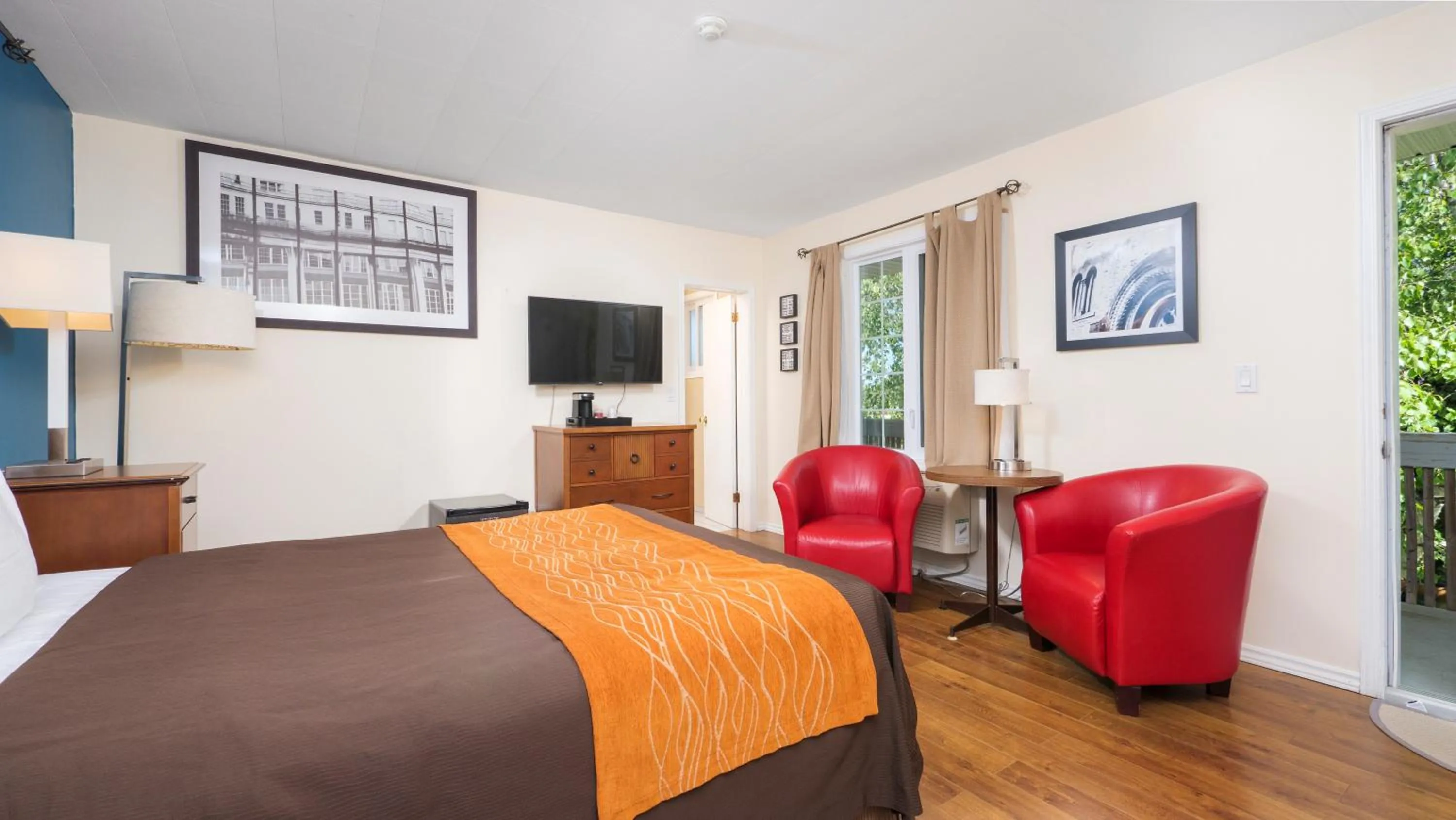 Bedroom, Bed in Coach House Inn