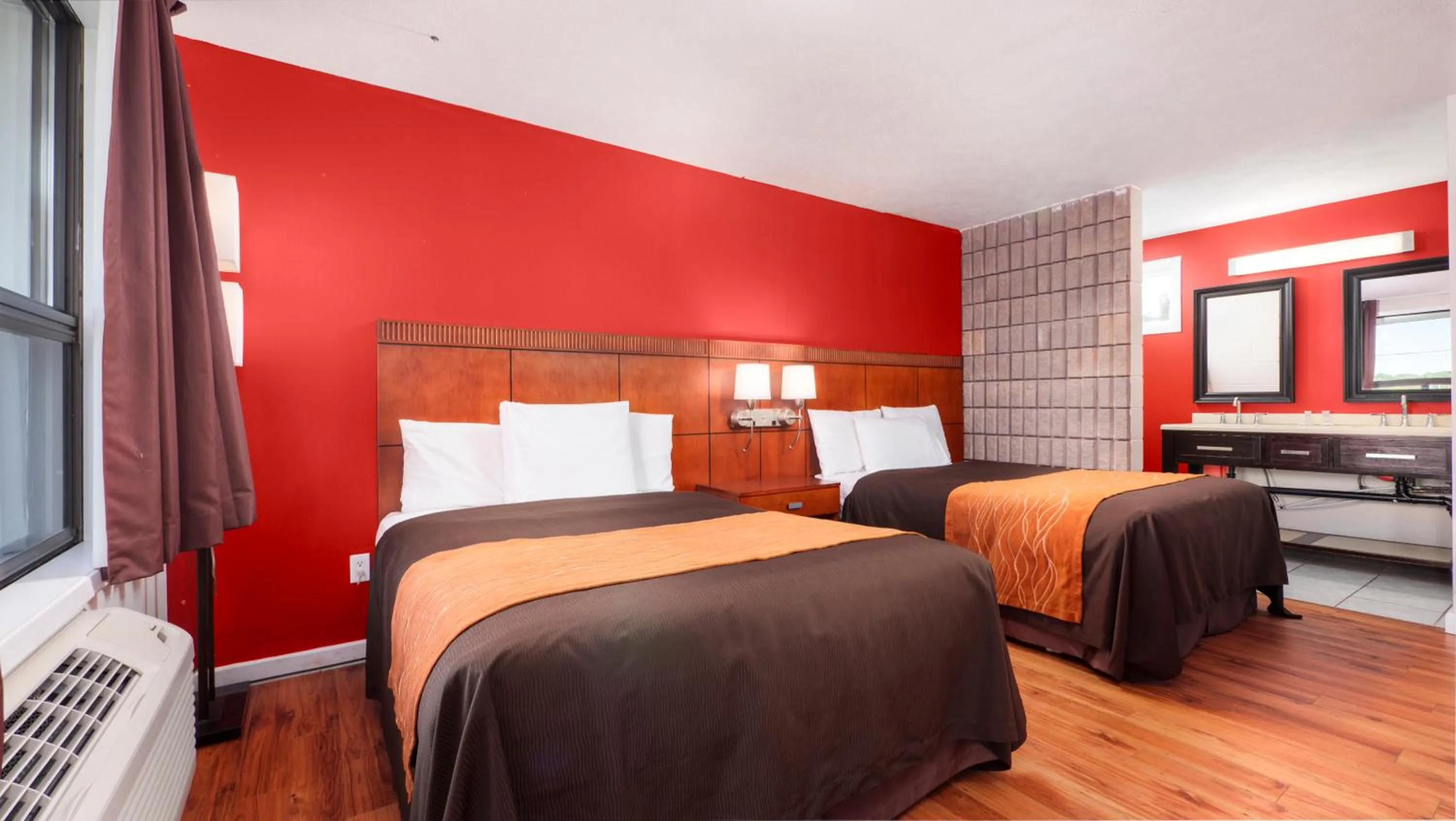 Bedroom, Bed in Coach House Inn