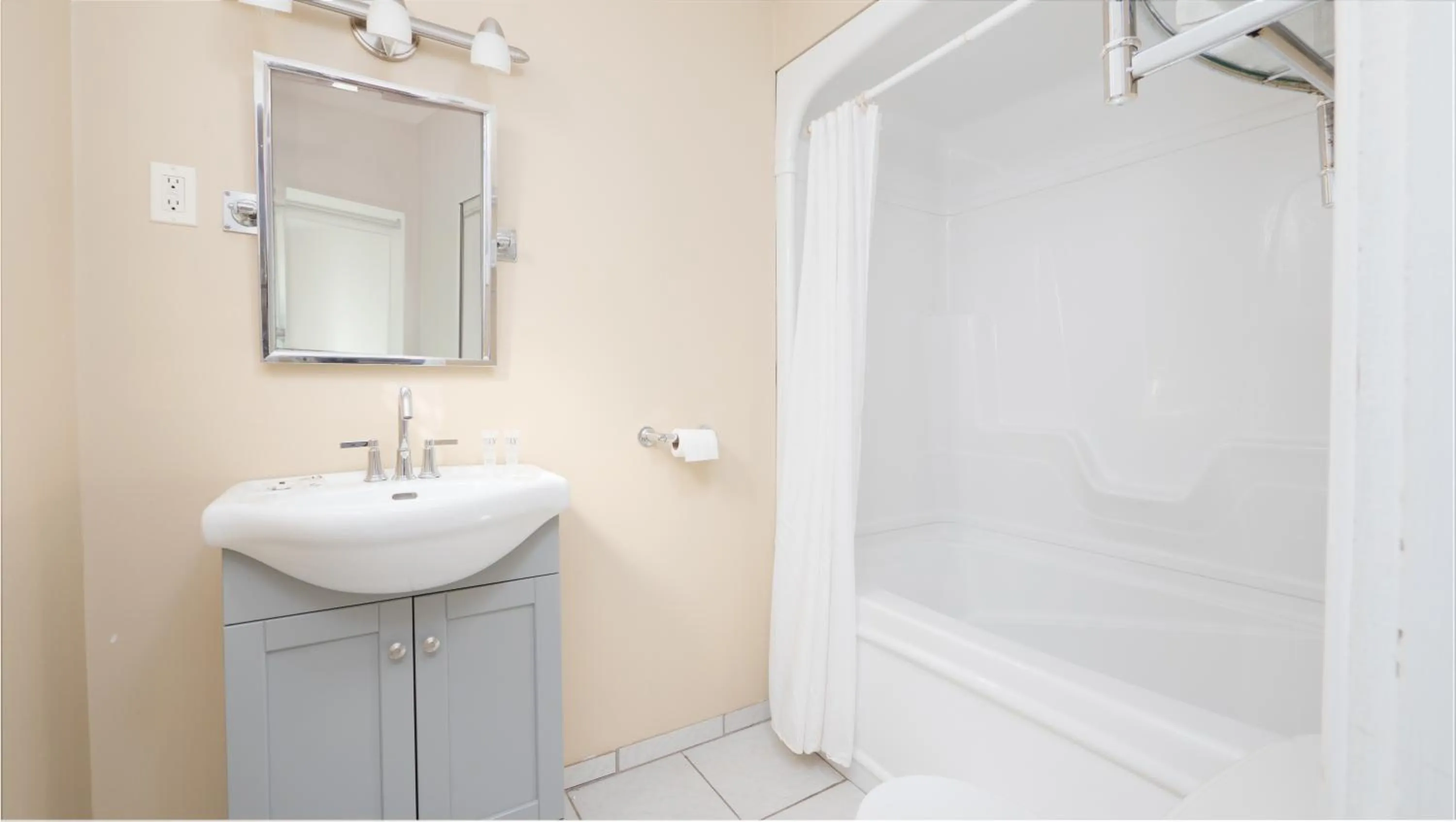 Bathroom in Coach House Inn