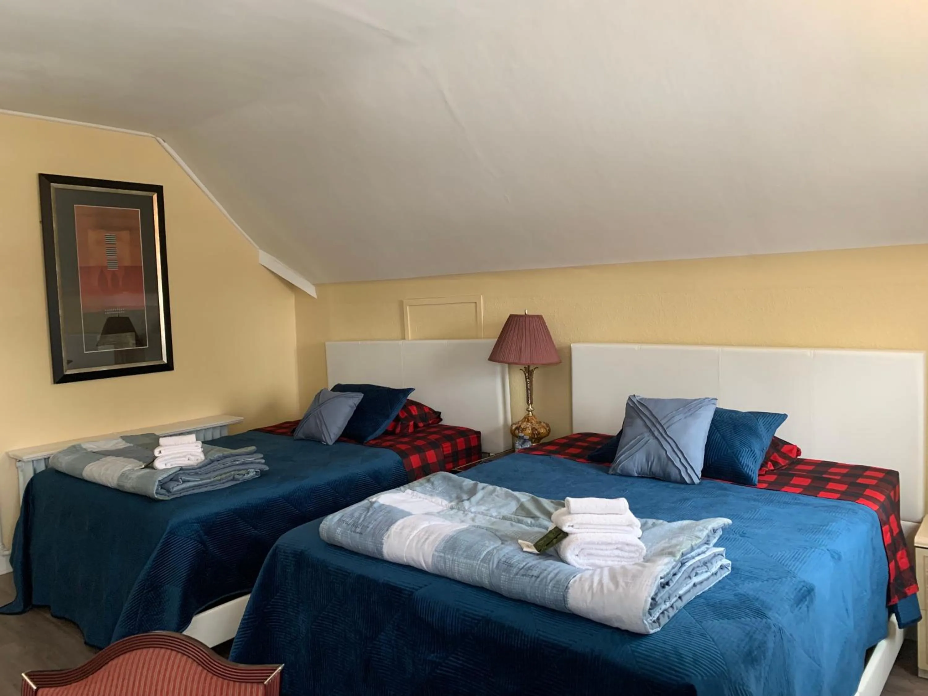 Marmora and Lake Inn and Victorian Diner