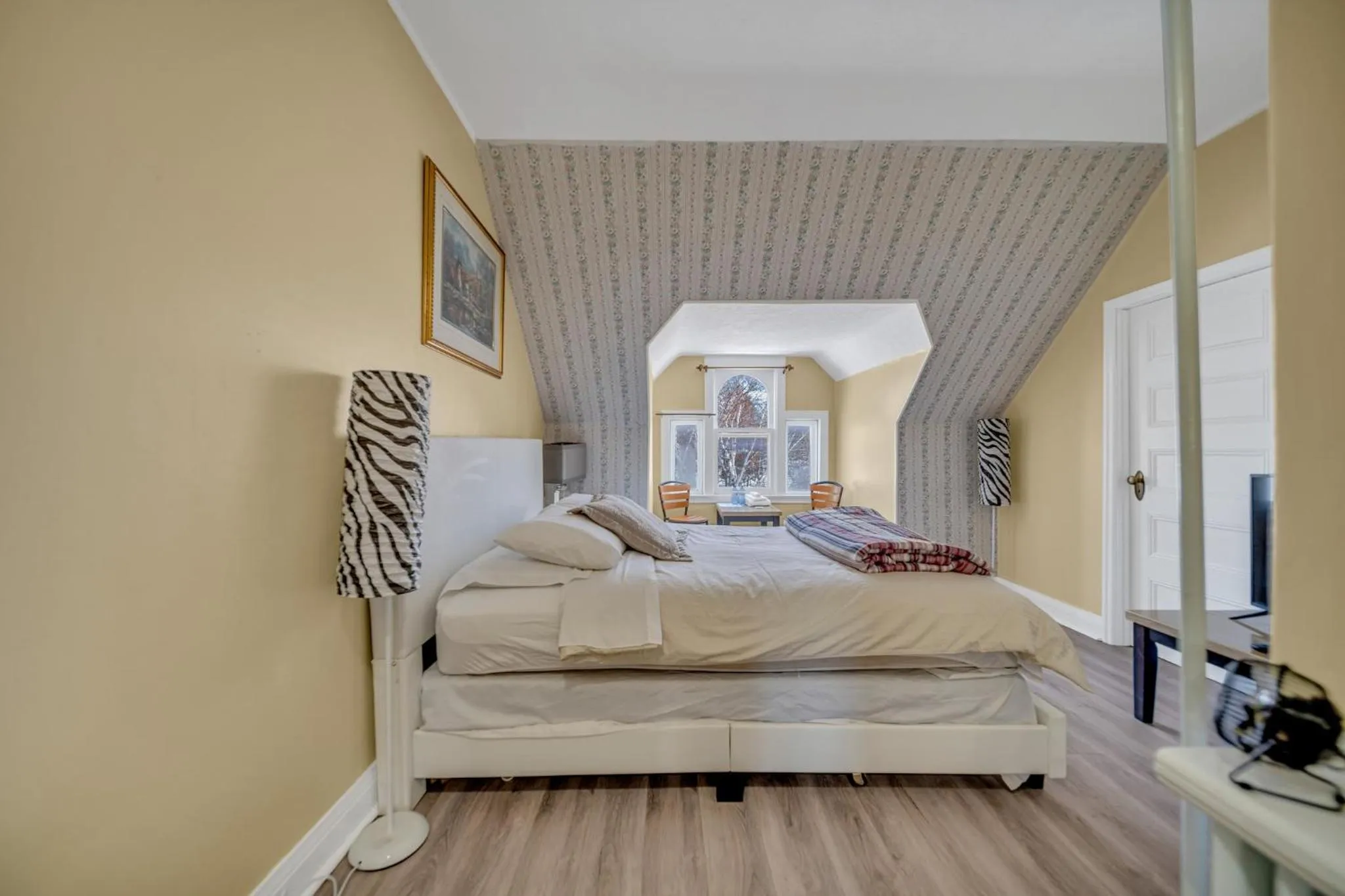 Marmora and Lake Inn and Victorian Diner